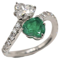 1.34 Carat Colombian Emerald 1.025 Carat Diamond Platinum Toi et Moi Ring