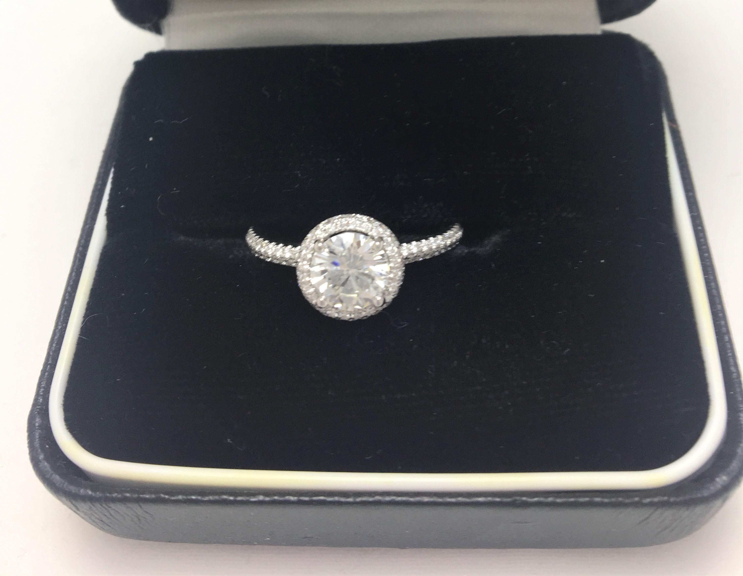 Taille ronde Bague de fiançailles avec diamants de 1,34 carat en vente
