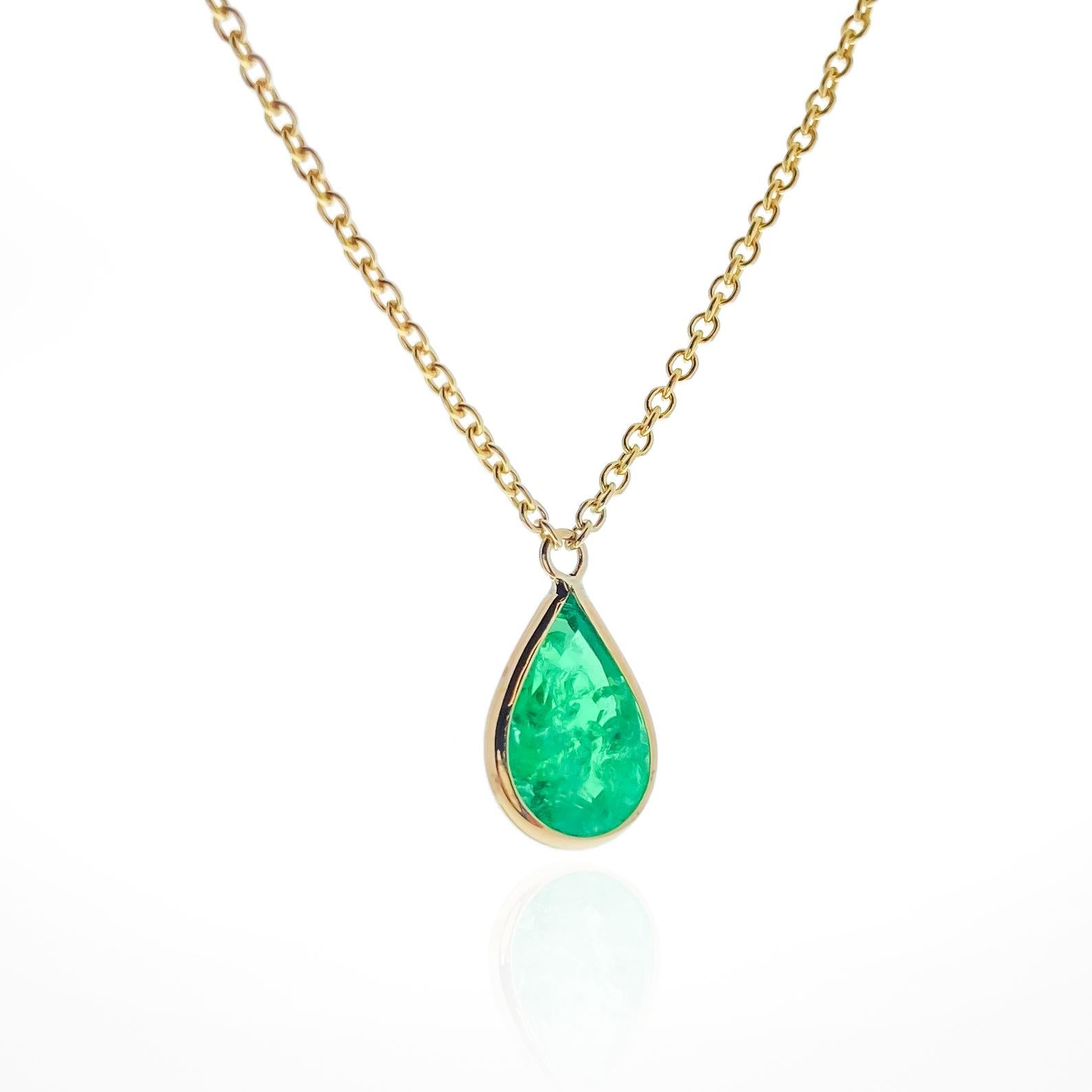 Contemporary 1.34 Carat Green Emerald Pear Shape Fashion Necklaces In 14K Yellow Gold For Sale