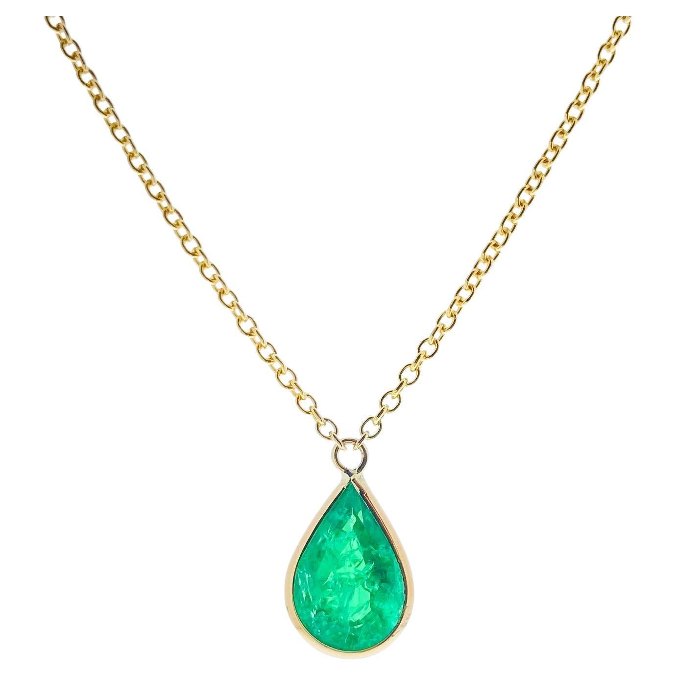 1.34 Carat Green Emerald Pear Shape Fashion Necklaces In 14K Yellow Gold For Sale