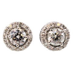 Clous d'oreilles en or blanc 14 carats avec halo de diamants ronds brillants de 1,34 carat