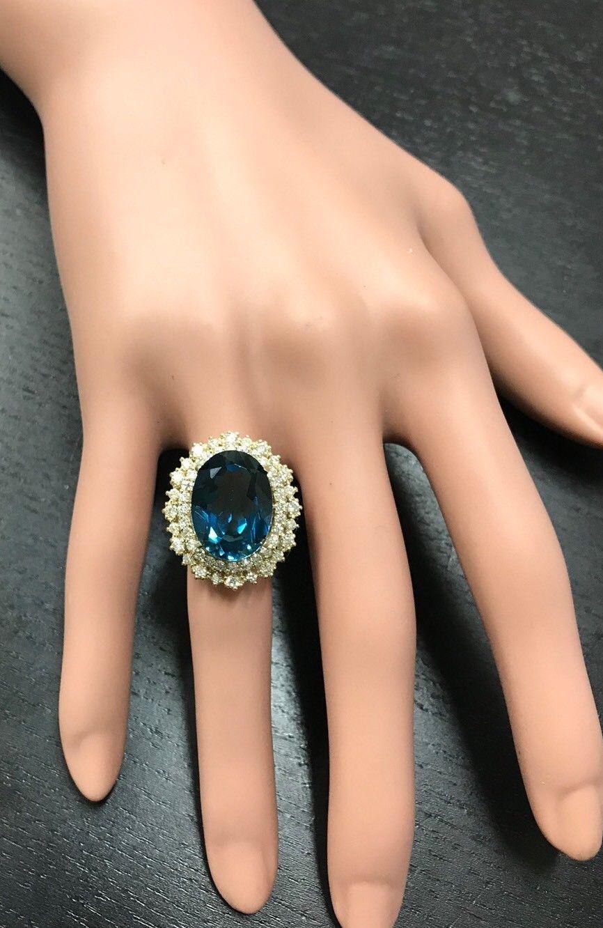 Donna 13,40 carati di topazio blu di Londra naturale e diamante Anello in oro giallo 14 carati in vendita