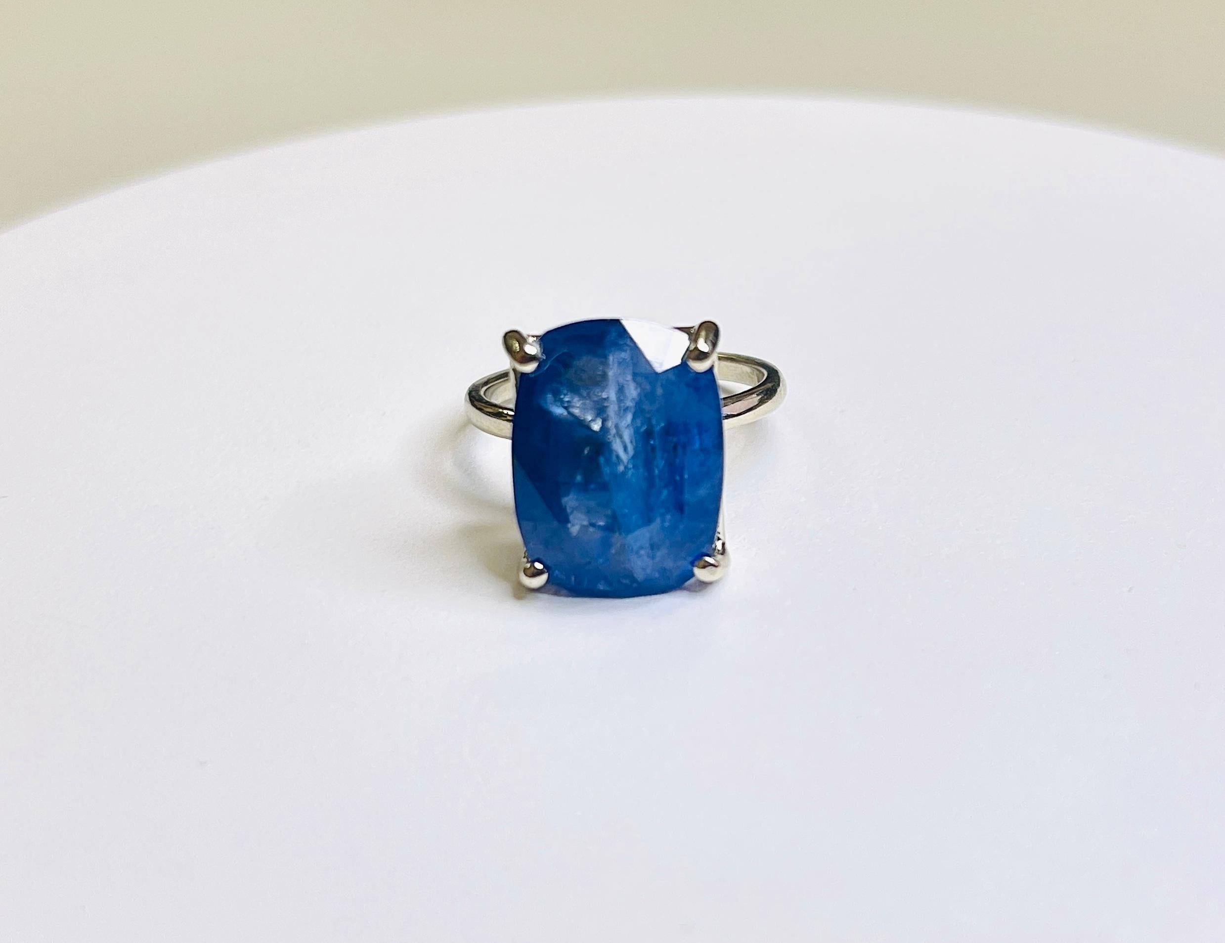 13.42 Carat Intense Blue Cushion Cut Natural Sapphire 14K White Gold Ring In New Condition For Sale In Great Neck, NY