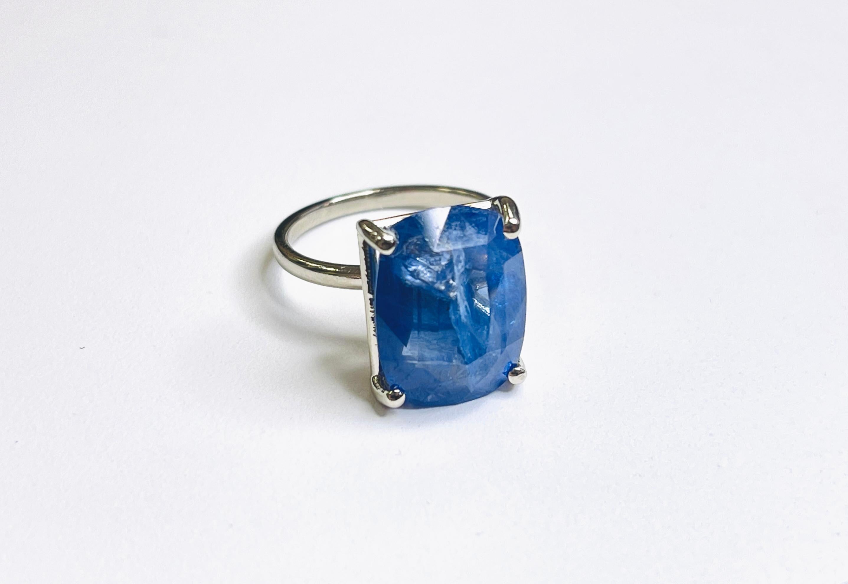 Women's or Men's 13.42 Carat Intense Blue Cushion Cut Natural Sapphire 14K White Gold Ring For Sale
