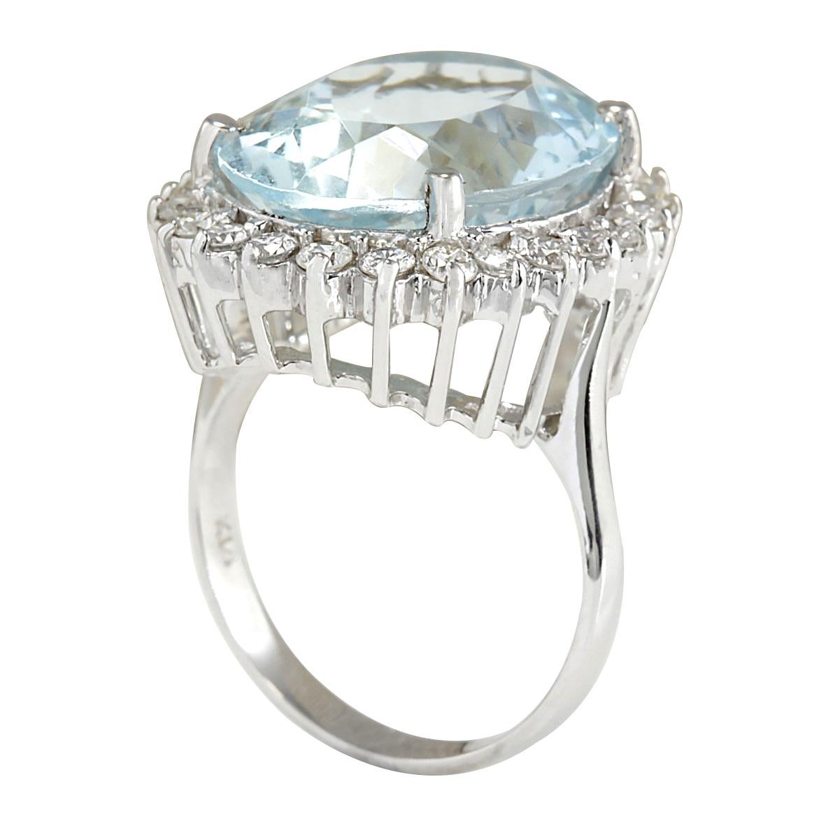 Oval Cut 13.42 Carat Natural Aquamarine 14 Karat White Gold Diamond Ring For Sale