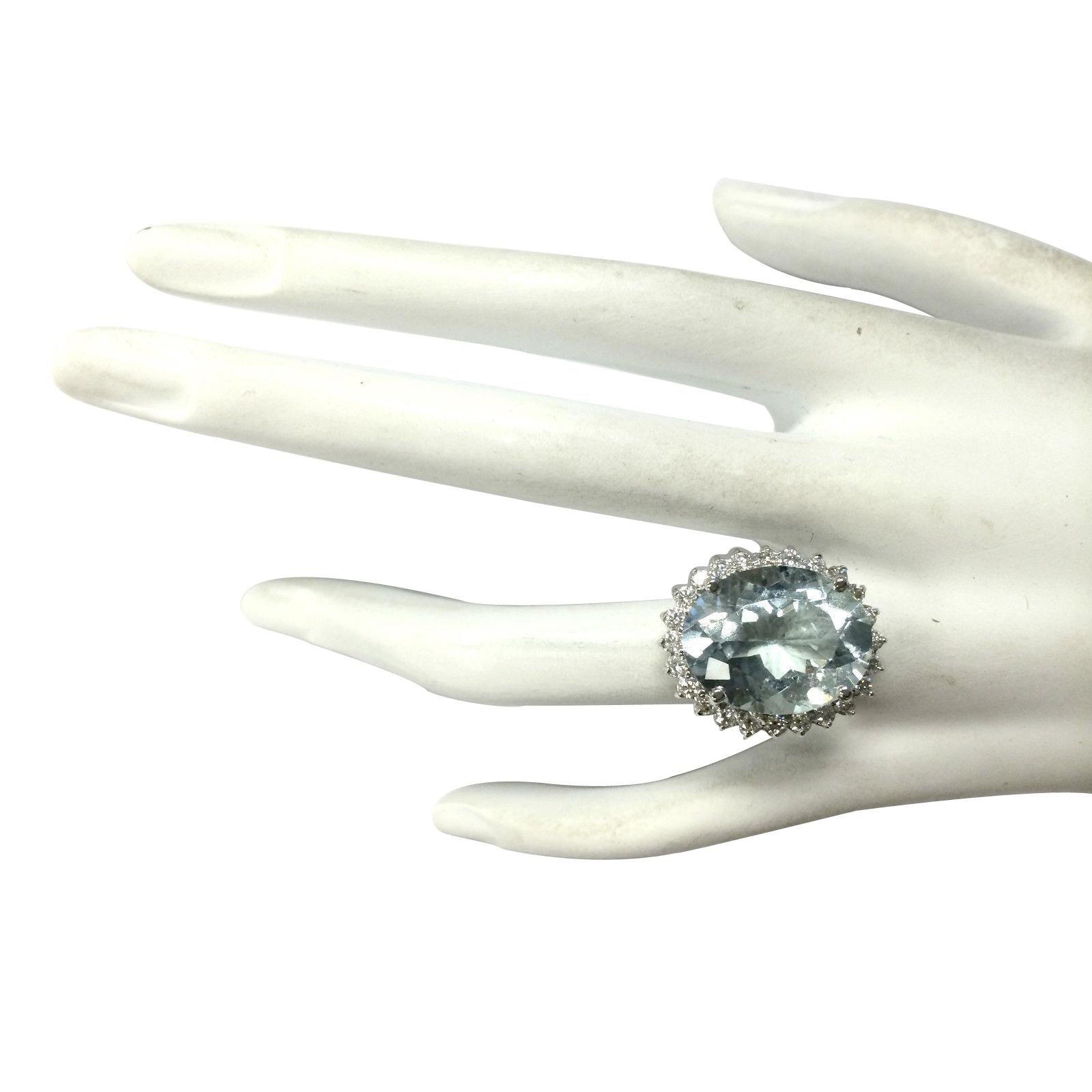 13.42 Carat Natural Aquamarine 14 Karat White Gold Diamond Ring Neuf - En vente à Los Angeles, CA