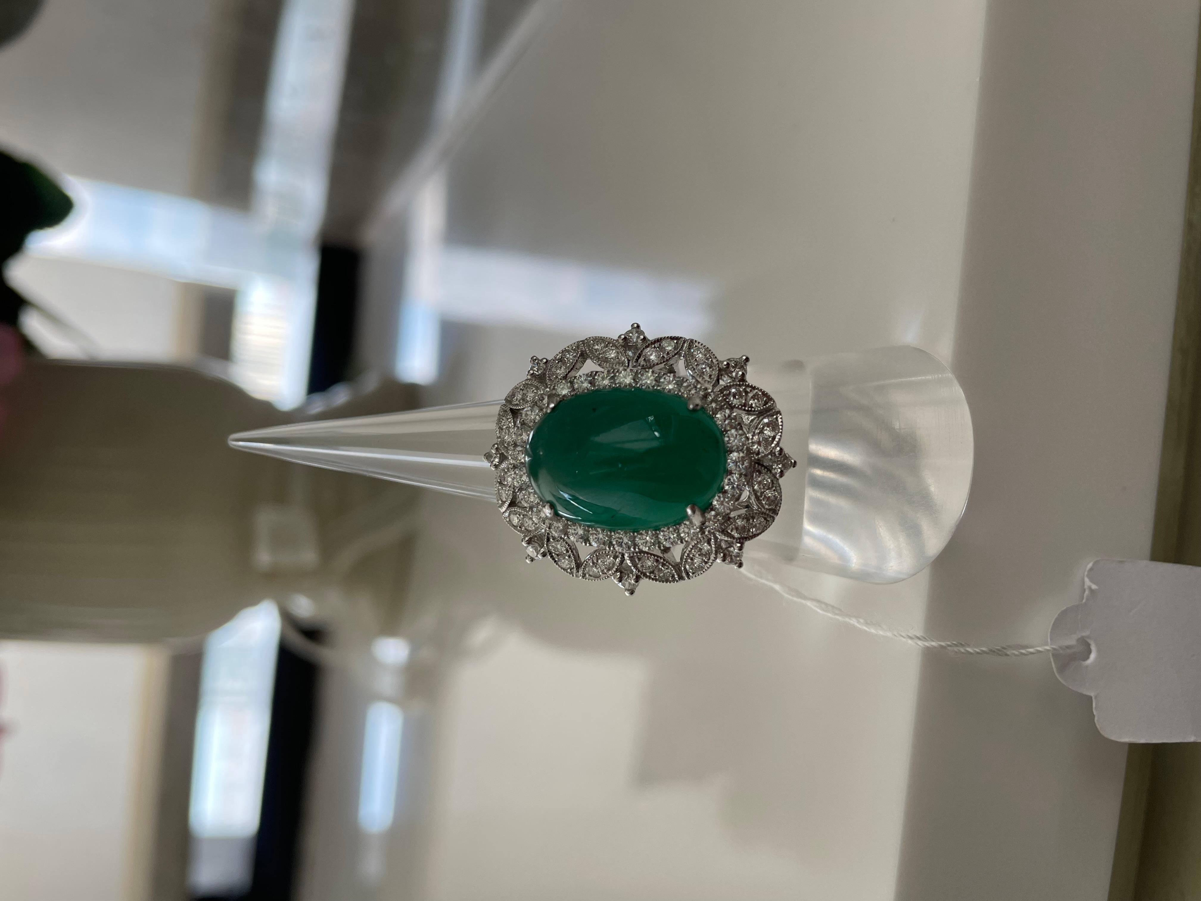 13,42 Karat sambischer Smaragd Cabochon Ring Diamant Nieten im Angebot 2