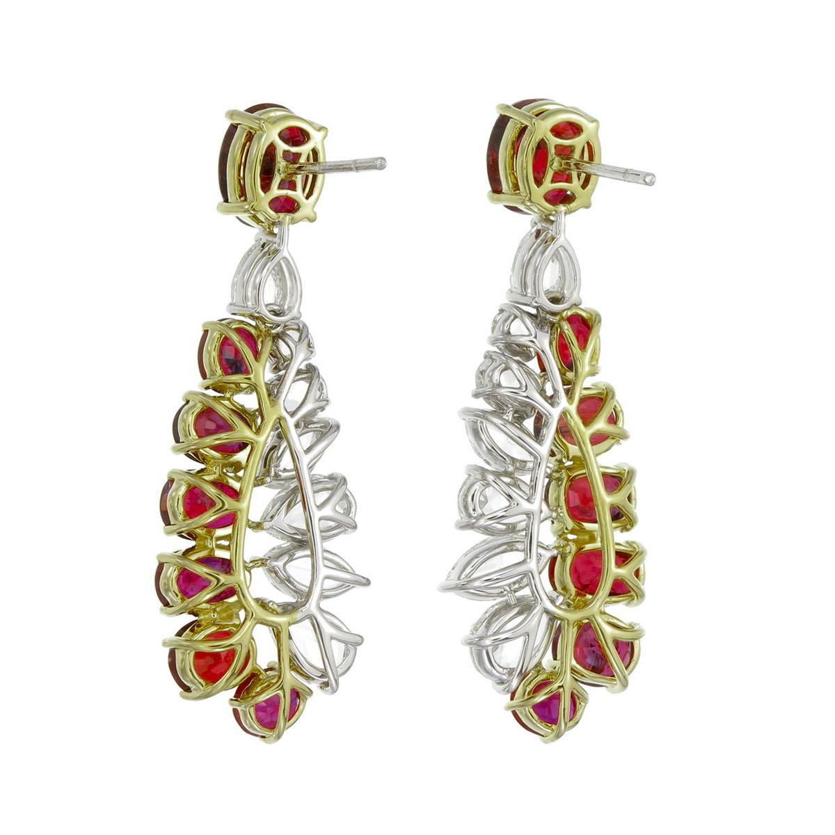 Taglio rotondo Orecchini con rubino di Birmania senza calore e diamanti da 13,44 carati in oro bianco da 18 carati in vendita