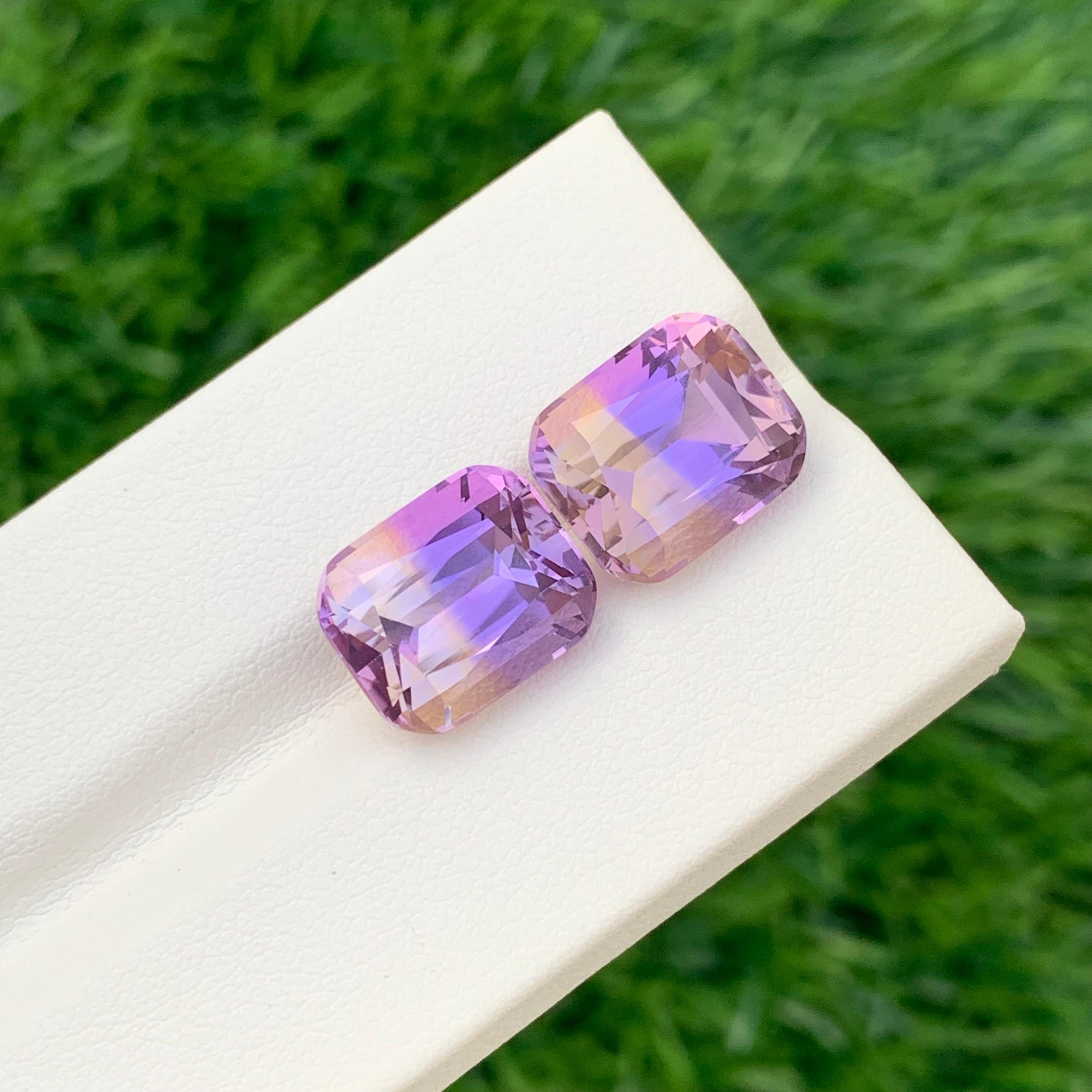 Pareja de ametrinas facetadas 

Peso: 13,45 quilates
Dimensión; 12,1 x 10 x 8,1 Mm Y 
                    12.1 x 10 x 8.3 Mm 
Origen: Brasil 
Color: morado y amarillo
Forma: Cojín 
Tratamiento: No
Certficado: A petición
.
El ametrino es una gema