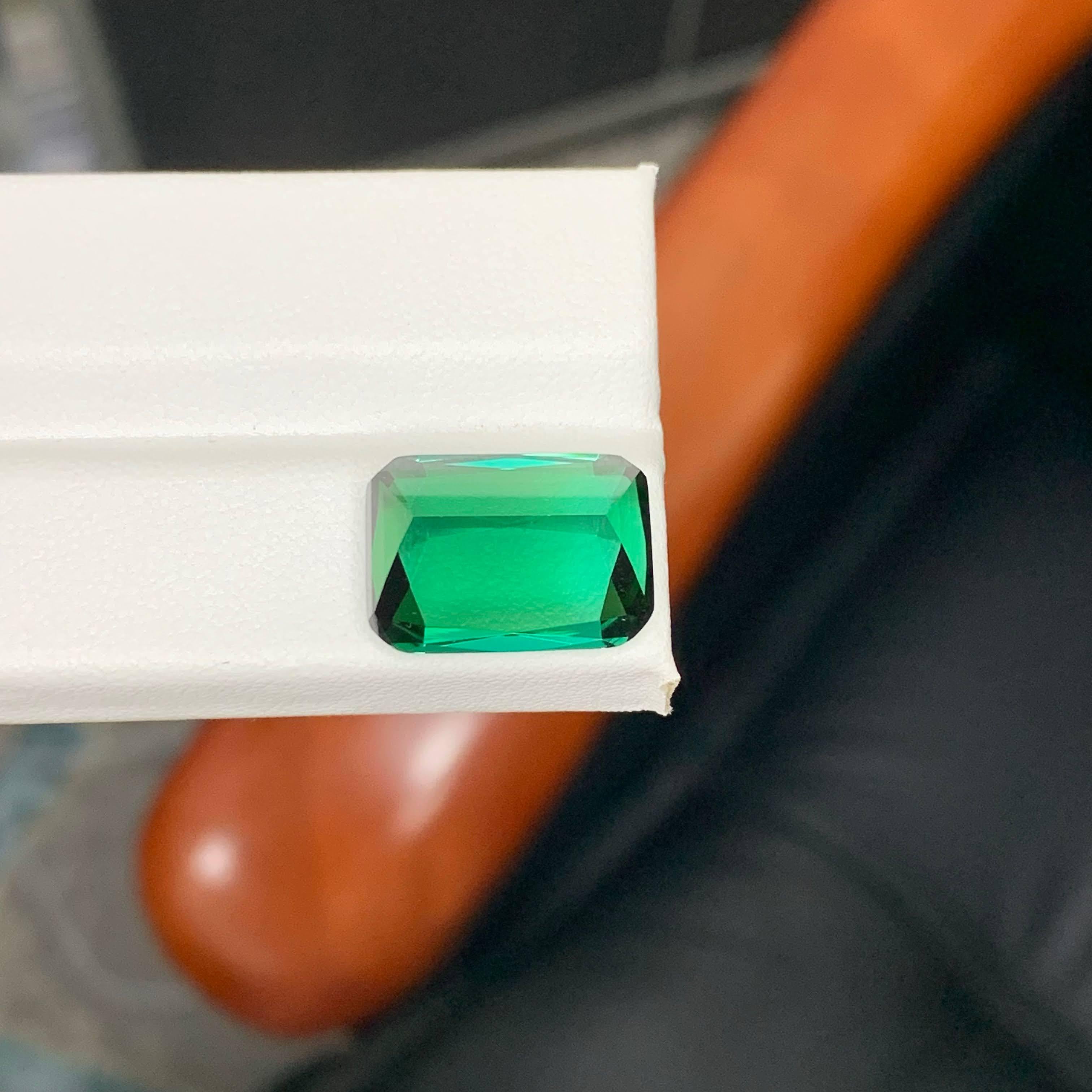 Moderno 13.45 Carati di tormalina verde bluastra sfusa naturale con taglio a cuscino Gemma afgana in vendita