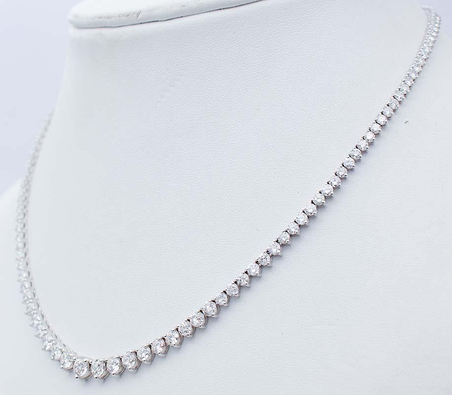 Brilliant Cut 13.45 Carats Diamonds, 18 Karat White Gold Modern Necklace For Sale