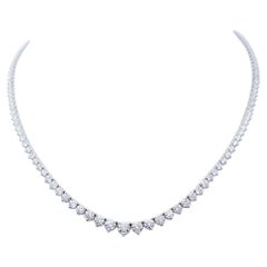 Collier moderne en or blanc 18 carats et diamants 13,45 carats