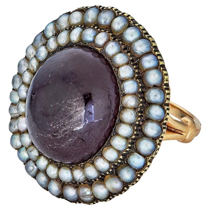 Bague victorienne ancienne en grenat 13,45 carats avec halo de perles naturelles en vente