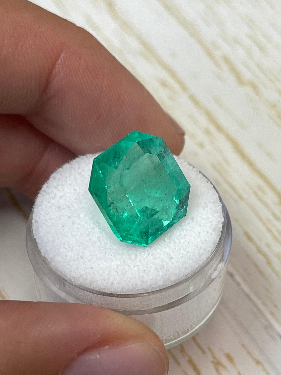 Women's or Men's 13.46ct Dark Green Asscher Cut Colombian Gem 14.5x14 Genuine May Birthstone For Sale