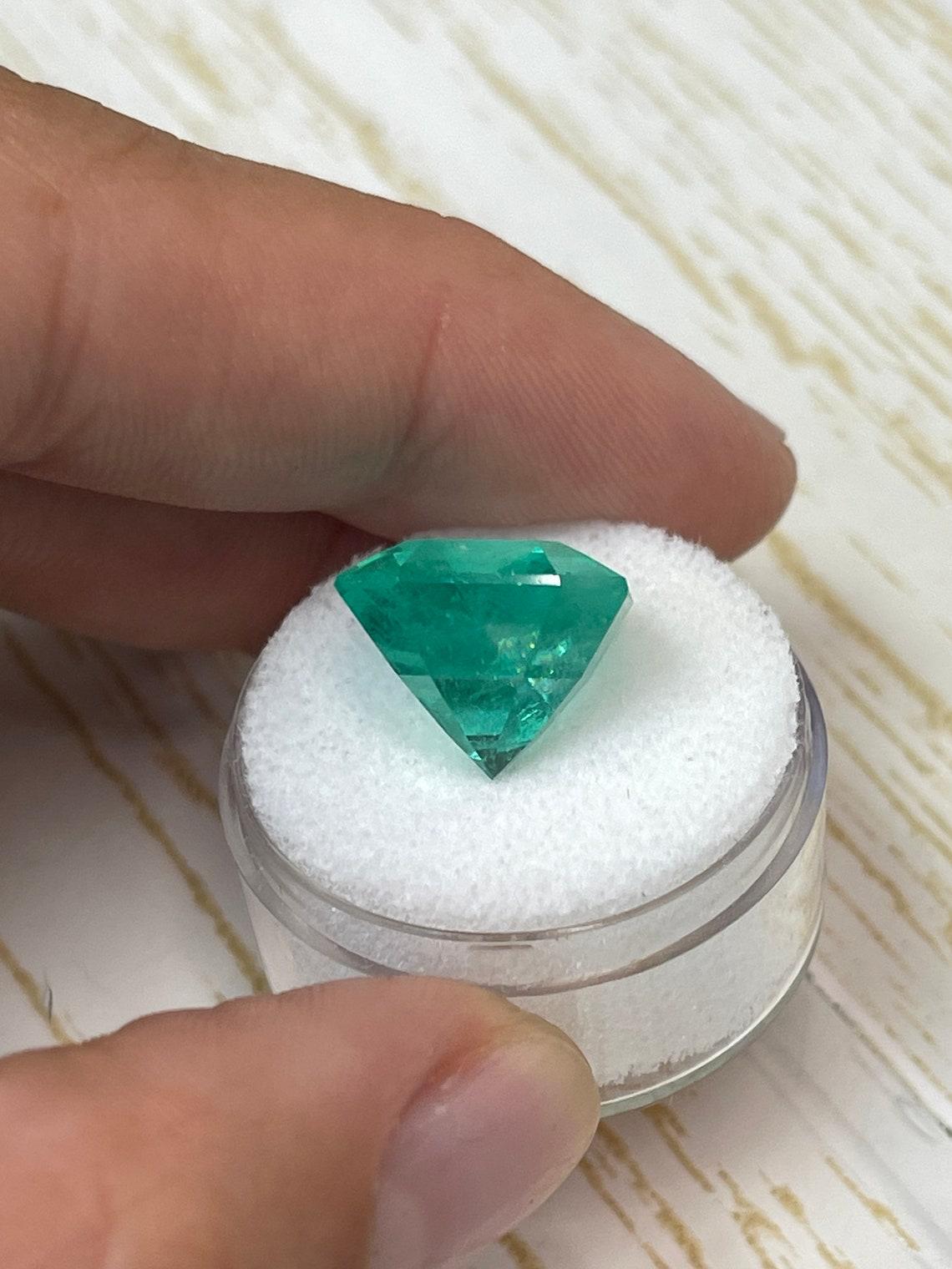 13.46ct Dark Green Asscher Cut Colombian Gem 14.5x14 Genuine May Birthstone For Sale 1