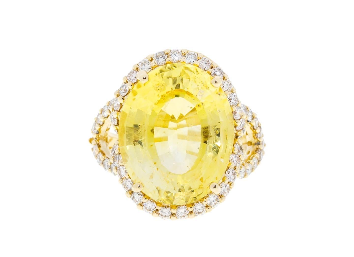 Contemporary 13.499 Ct Yellow Sapphire Diamond 18 K Yellow Gold Cocktail Ring For Sale