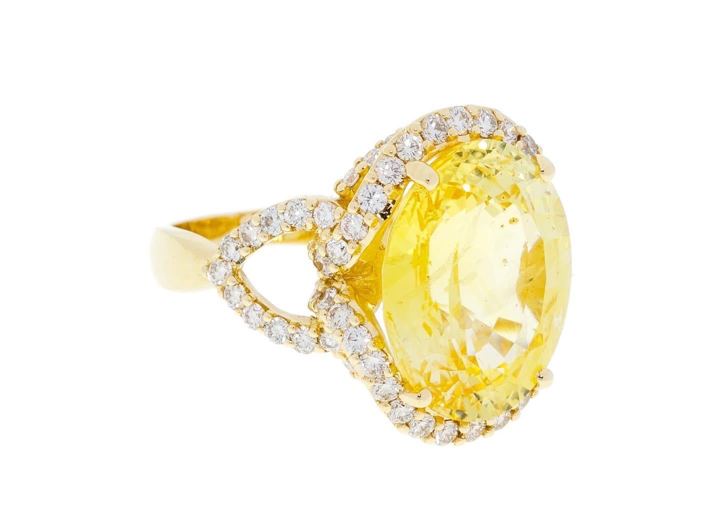 Oval Cut 13.499 Ct Yellow Sapphire Diamond 18 K Yellow Gold Cocktail Ring For Sale