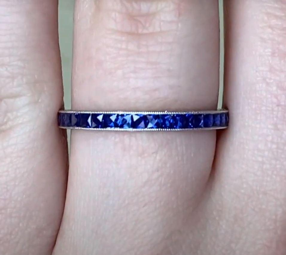 1,34 Karat Französisch geschliffener natürlicher blauer Saphir Eternity-Ring, Platin im Zustand „Hervorragend“ im Angebot in New York, NY