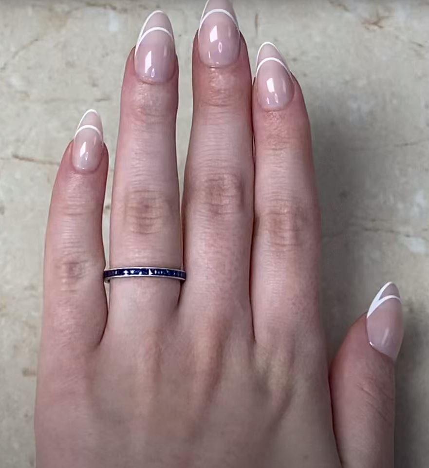 1,34 Karat Französisch geschliffener natürlicher blauer Saphir Eternity-Ring, Platin im Angebot 3