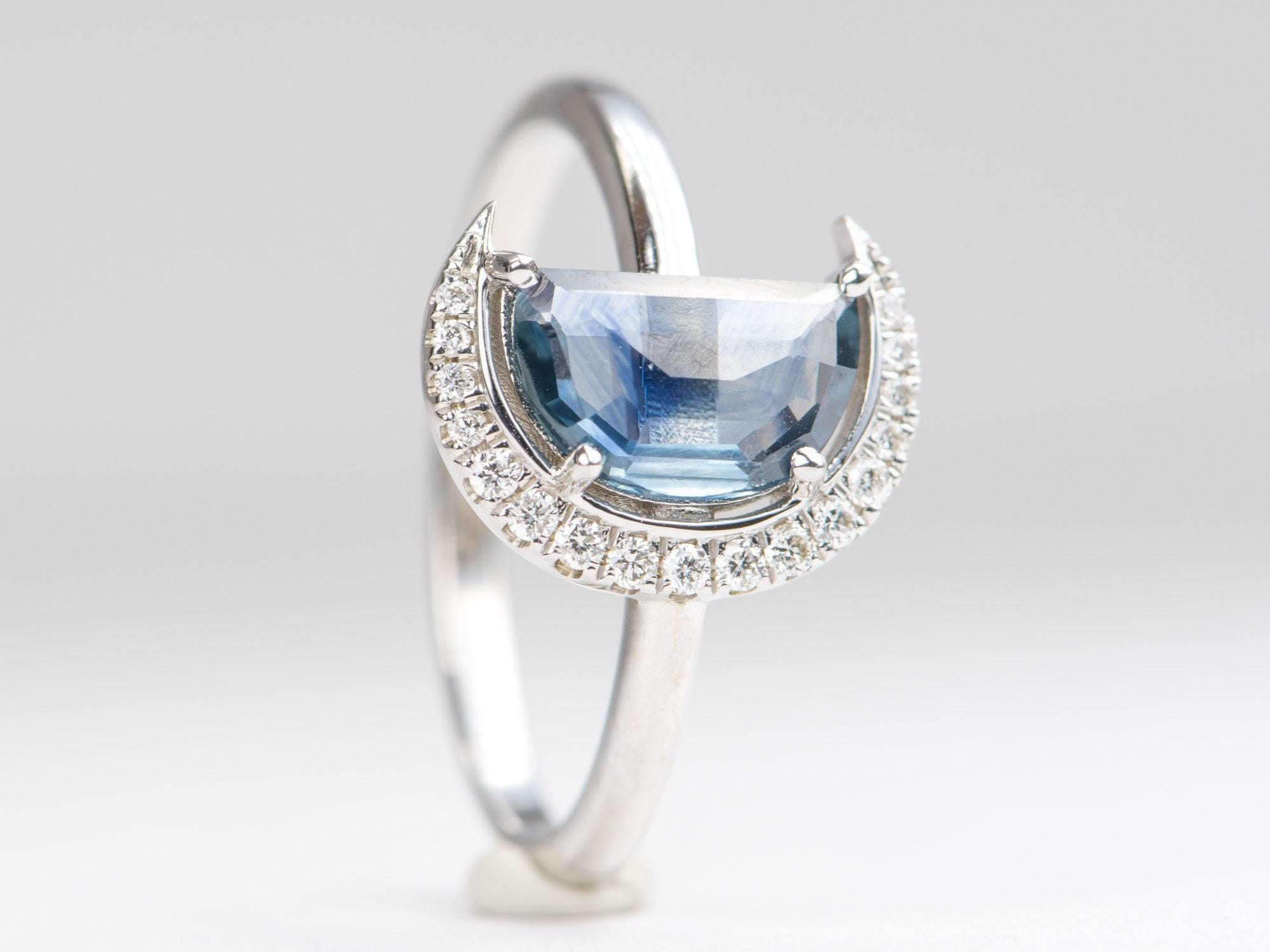 Women's or Men's 1.34ct Montana Sapphire Celestial Moon w/ Diamond Halo 14K Gold Engagement Ring For Sale