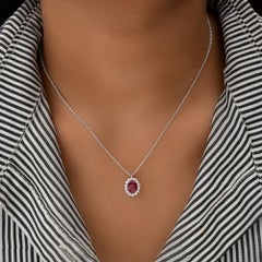 Collana con ciondolo di diamante e rubino naturale da 1,34 carati in oro bianco 14 carati