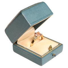 Dreisteiniger Morganit im Kissenschliff ( ca. 1,30 Karat) und Aquamarinring