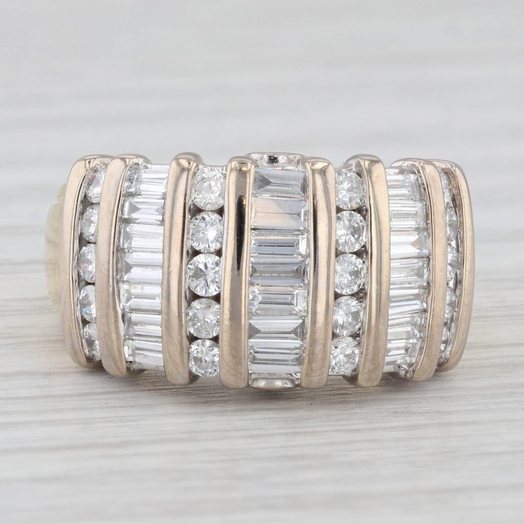 Anello con diamante baguette da 1,34 carati in oro giallo 18k, misura 5,25-5,5 In condizioni buone in vendita a McLeansville, NC