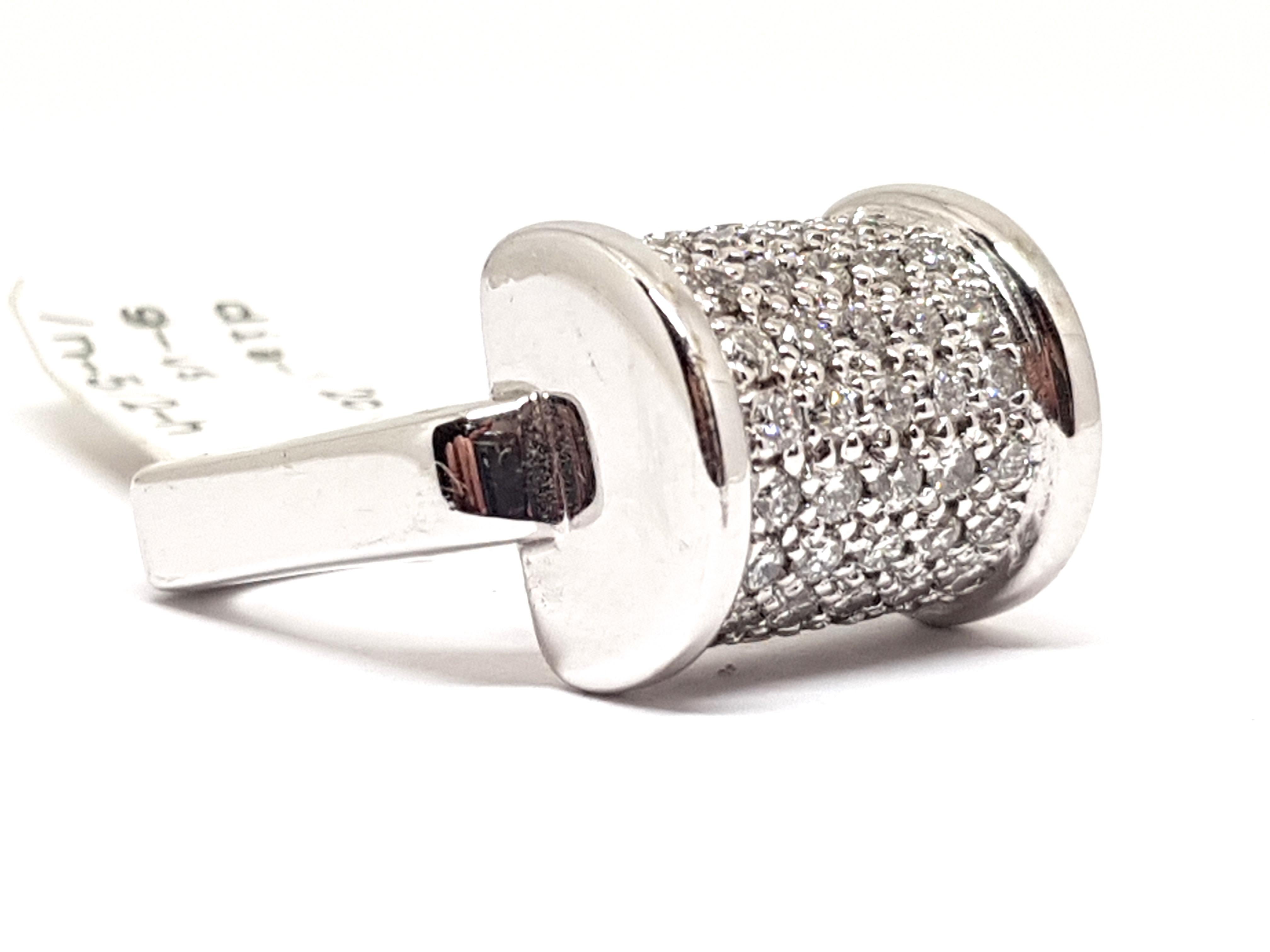 Contemporary 1.35 Carat 18 Karat White Gold Diamond Ring For Sale