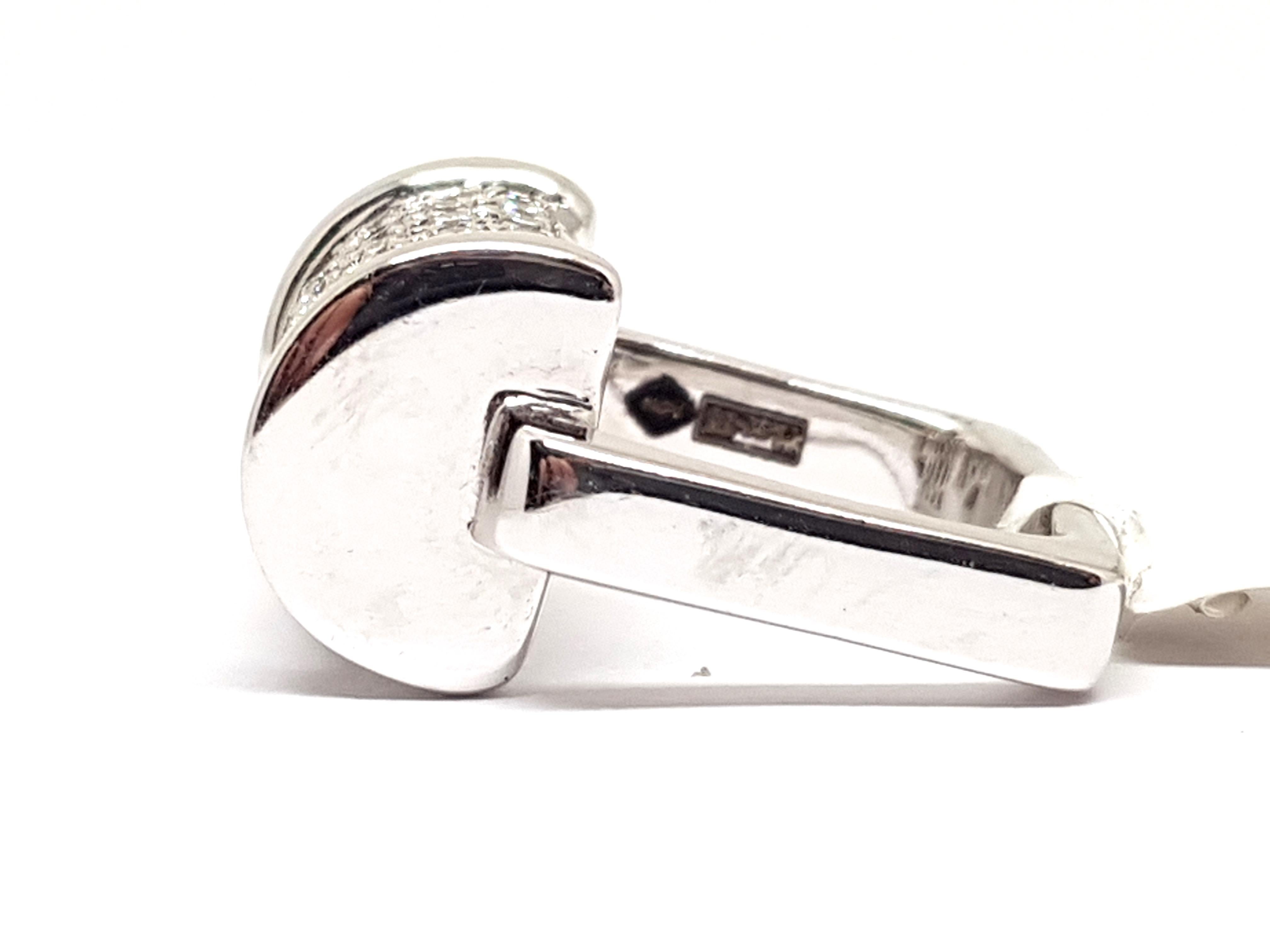 Round Cut 1.35 Carat 18 Karat White Gold Diamond Ring For Sale