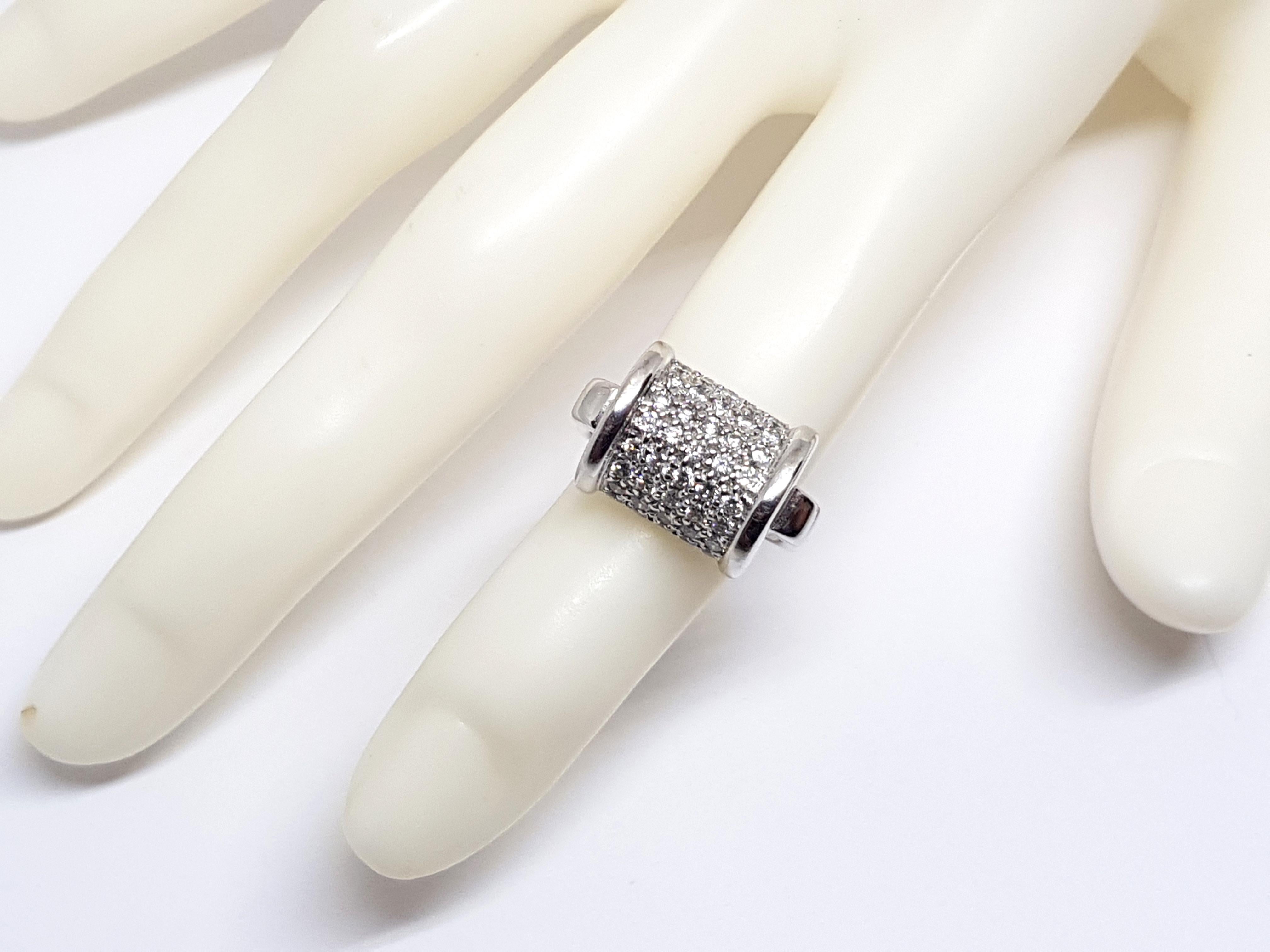Women's 1.35 Carat 18 Karat White Gold Diamond Ring For Sale