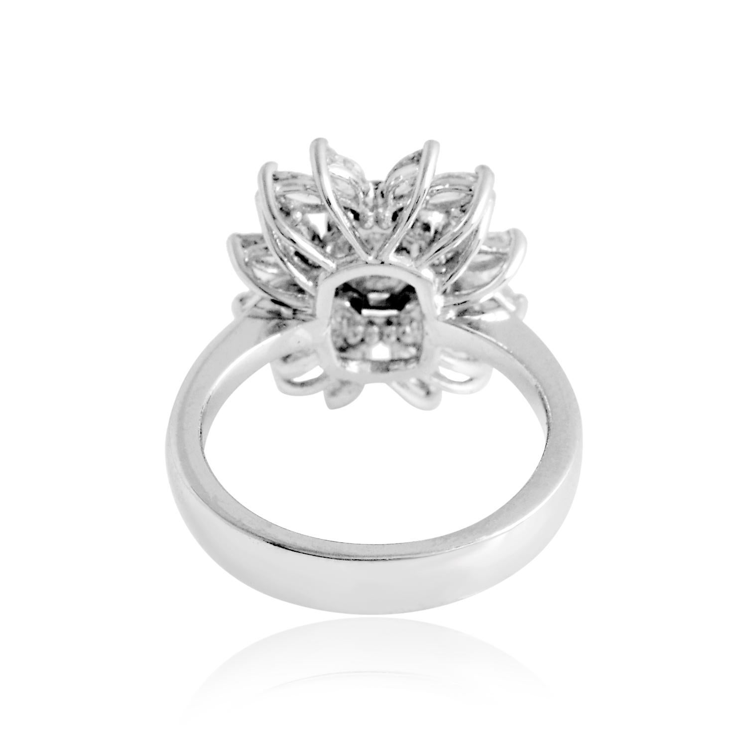 Moderne 1.35 Carat Baguette & Marquise Diamond Flower Design Ring 18k White Gold Jewelry en vente