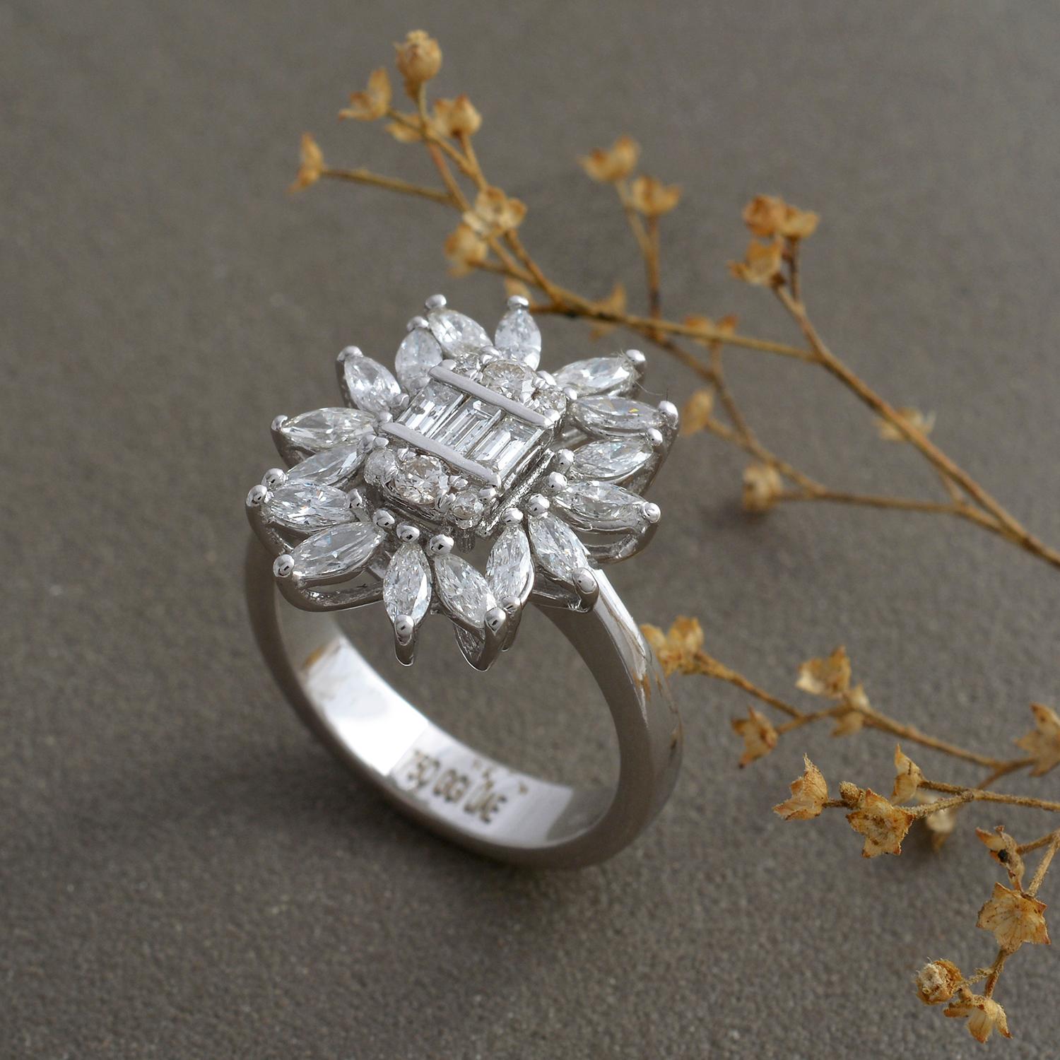 Taille baguette 1.35 Carat Baguette & Marquise Diamond Flower Design Ring 18k White Gold Jewelry en vente