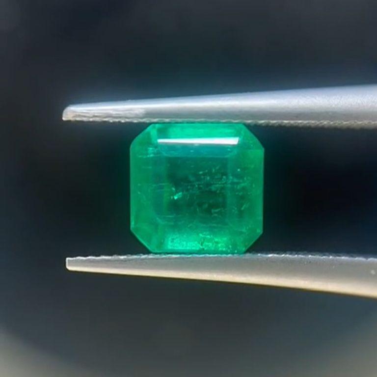 Taille émeraude 1.35 Carat Colombian Emerald Square Cut Loose Gemstone GIA Certified Vivid Green (Émeraude colombienne taillée en carré) en vente