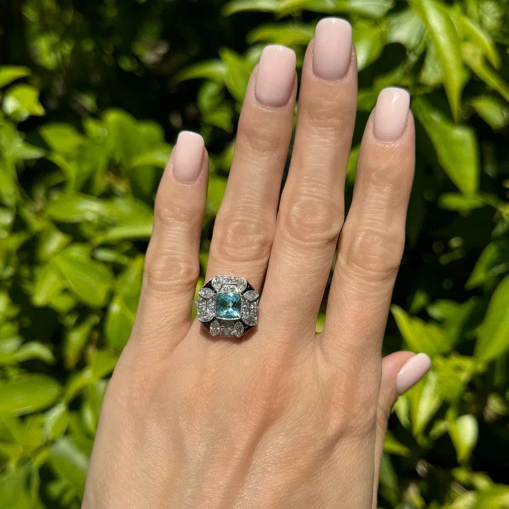 Moderno Anello con tormalina Paraiba a cuscino da 1,35 carati GIA, onice e diamante in platino in vendita