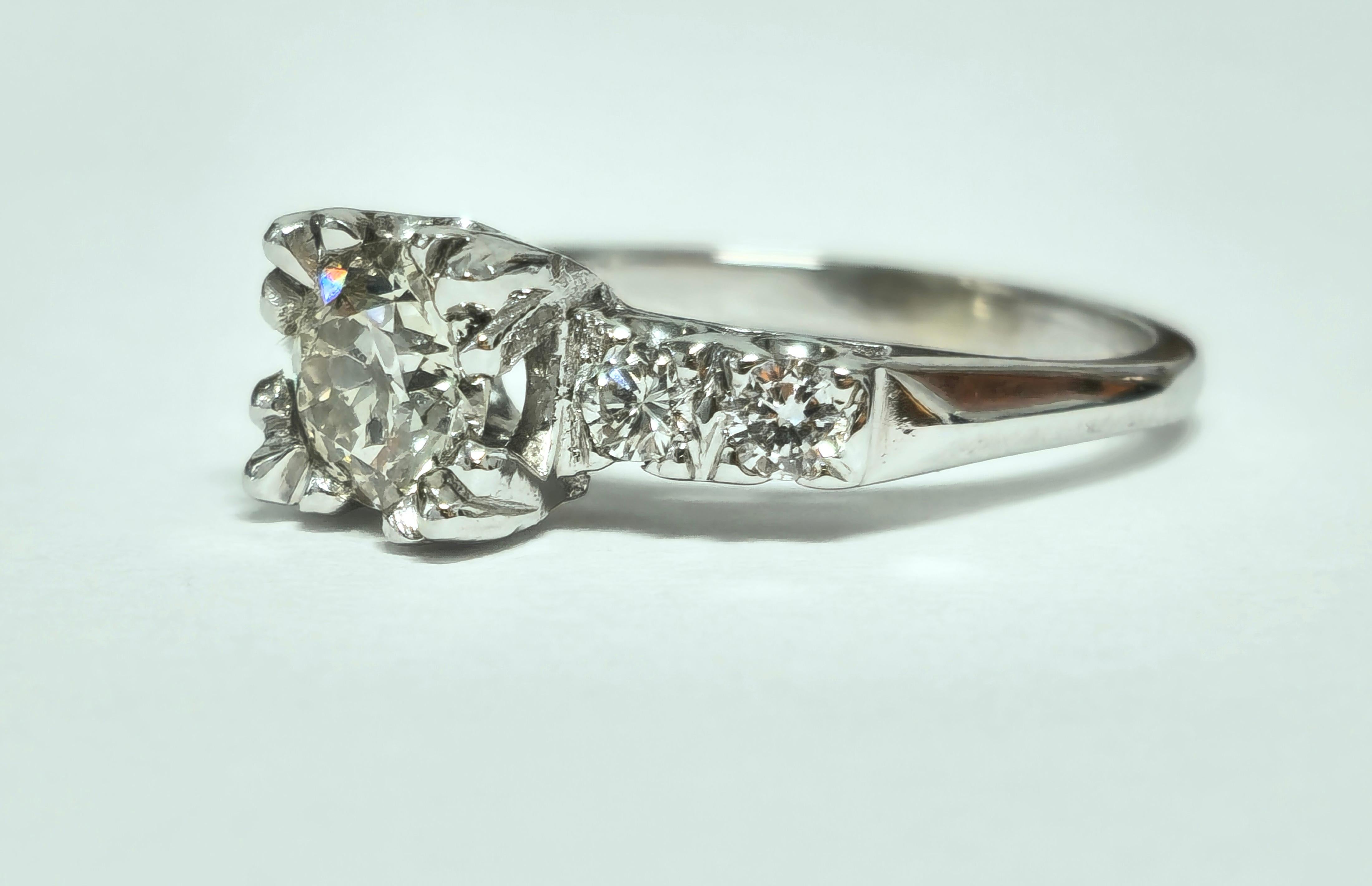 Brilliant Cut 1.35 Carat Diamonds VS clarity, 14K Engagement Ring For Sale