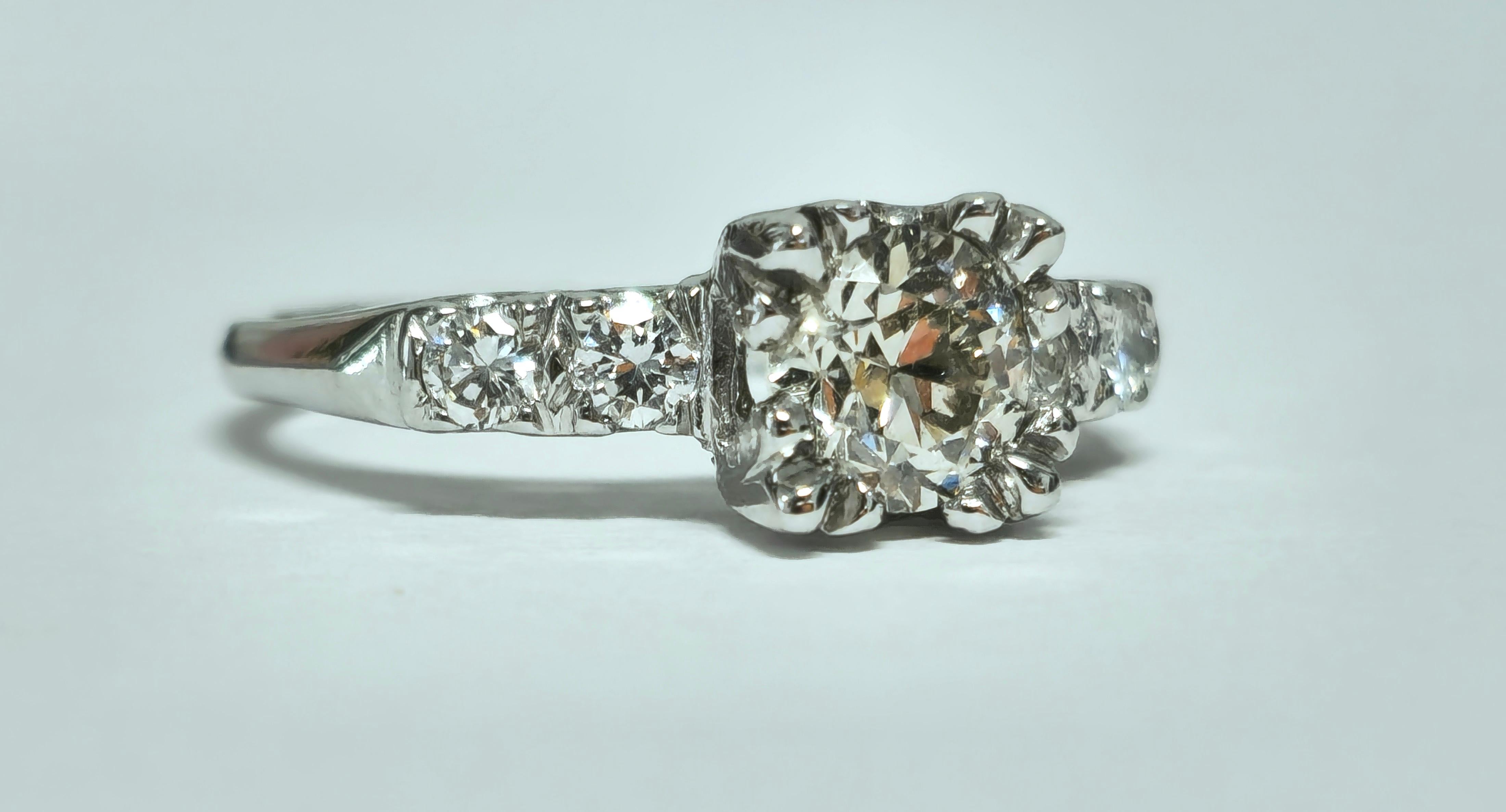 1.35 Carat Diamonds VS clarity, 14K Engagement Ring In Excellent Condition For Sale In Miami, FL