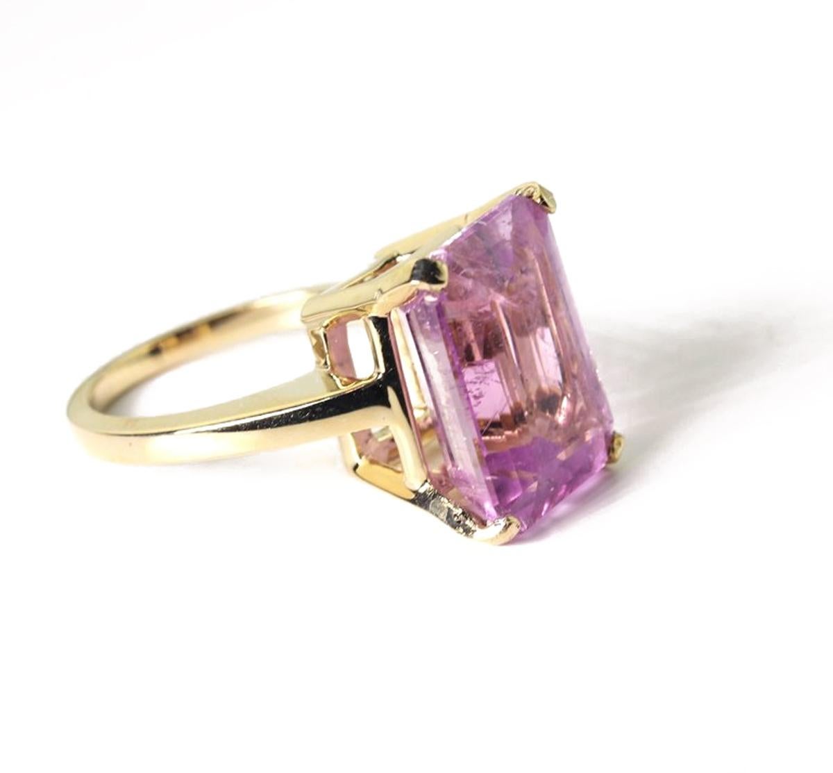 13.5 Carat Huge Kunzite 14KT Yellow Gold Party Ring 4