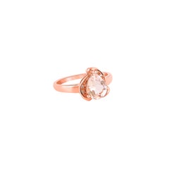 Sunita Nahata Morganite 1.35ct. Anello fantasia in oro rosa 18 carati con diamante.