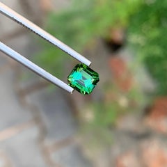 1,35 carati di tormalina verde profonda naturale sfusa a forma di ottagono per gioielli