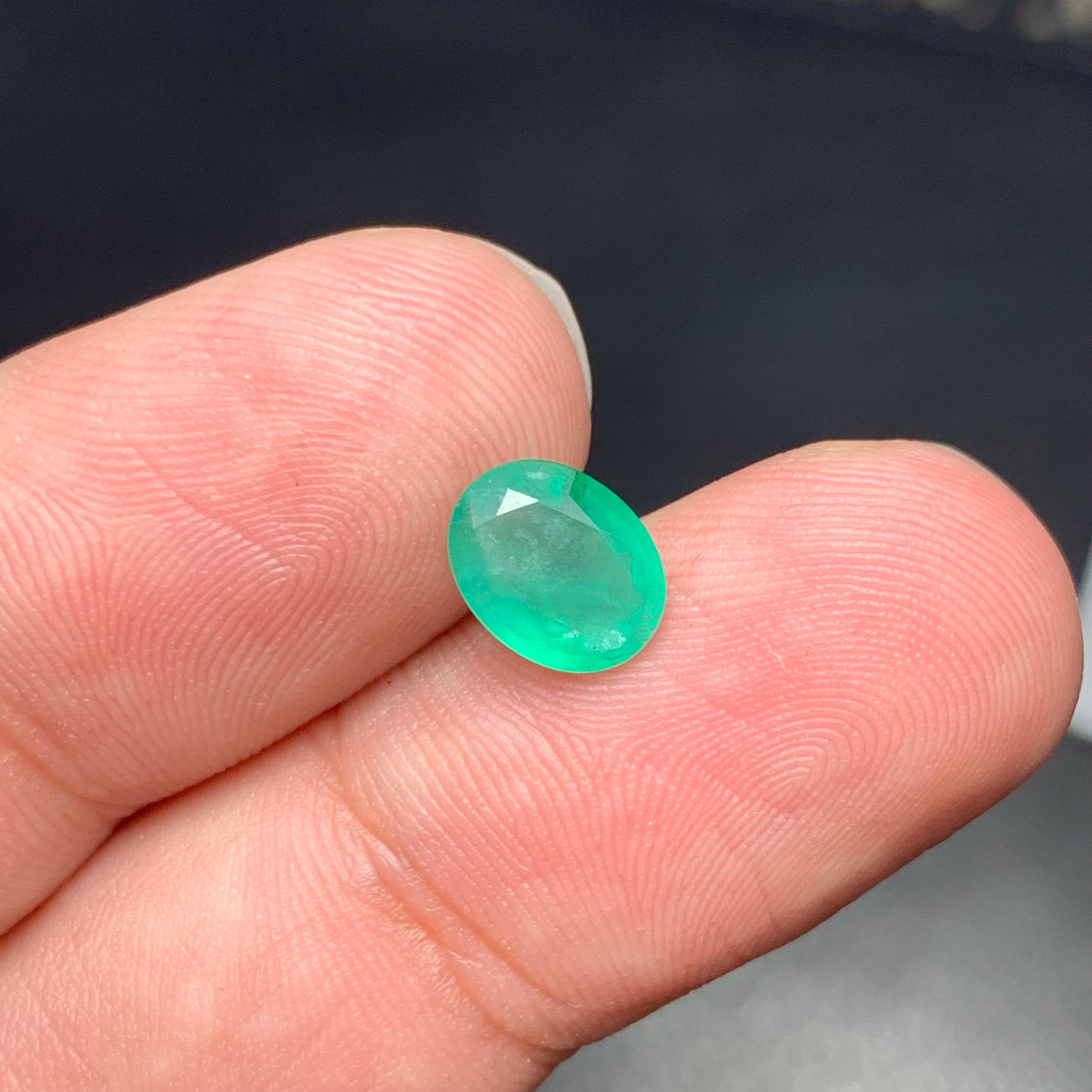 1.35 Carat Natural Loose Emerald Gemstone From Zambian Mine, Africa In New Condition For Sale In Peshawar, PK