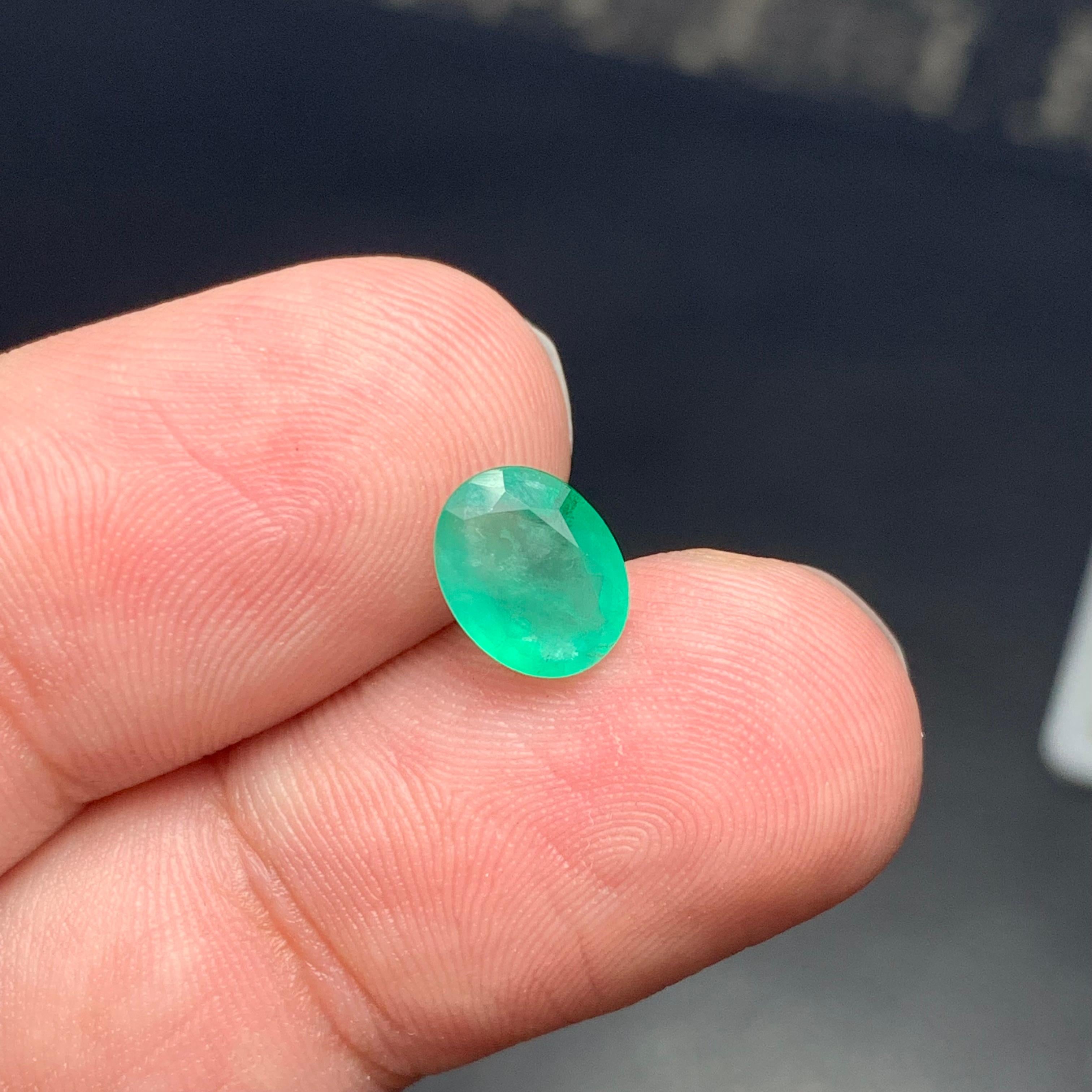 1.35 Carat Natural Loose Emerald Gemstone From Zambian Mine, Africa For Sale 1