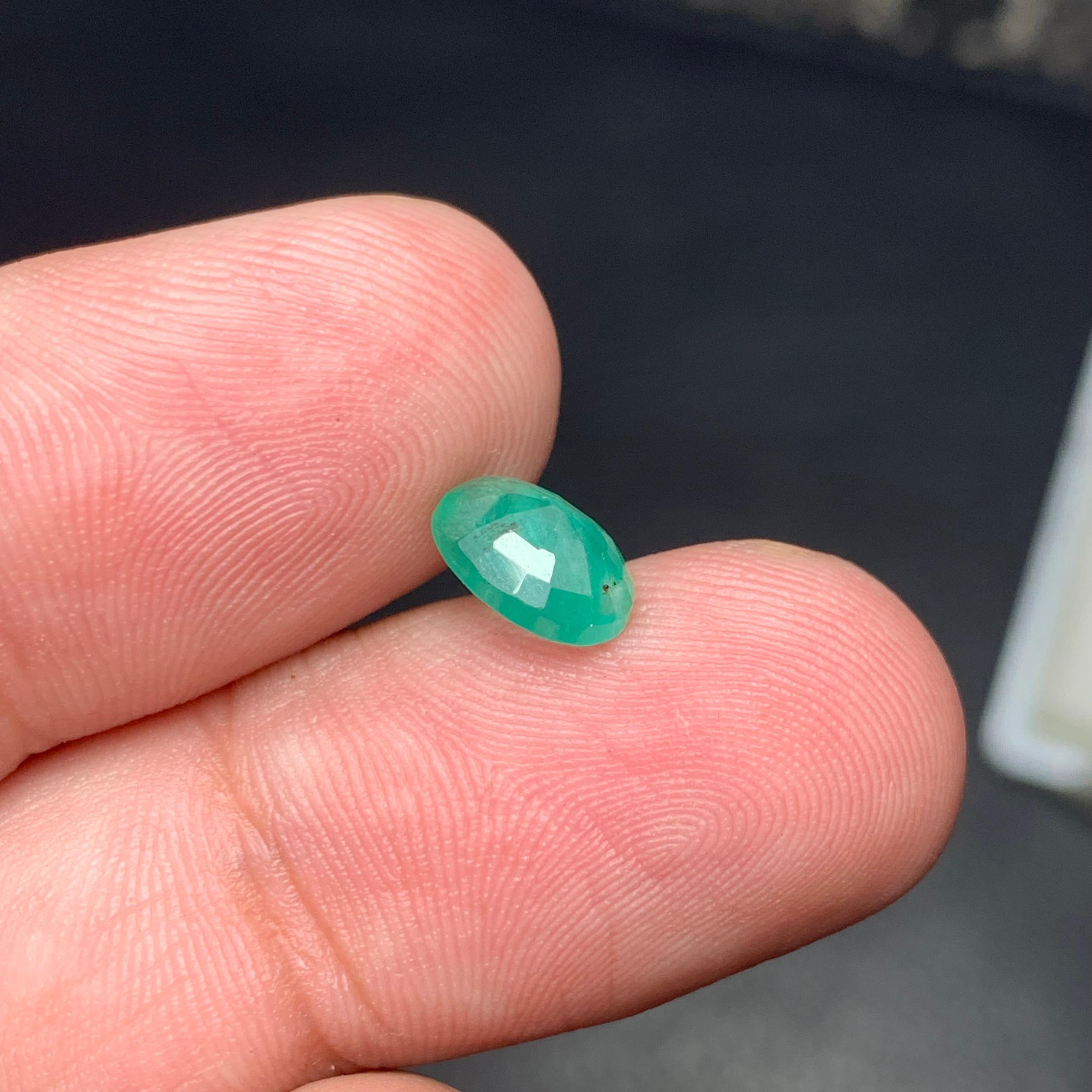 1.35 Carat Natural Loose Emerald Gemstone From Zambian Mine, Africa For Sale 2