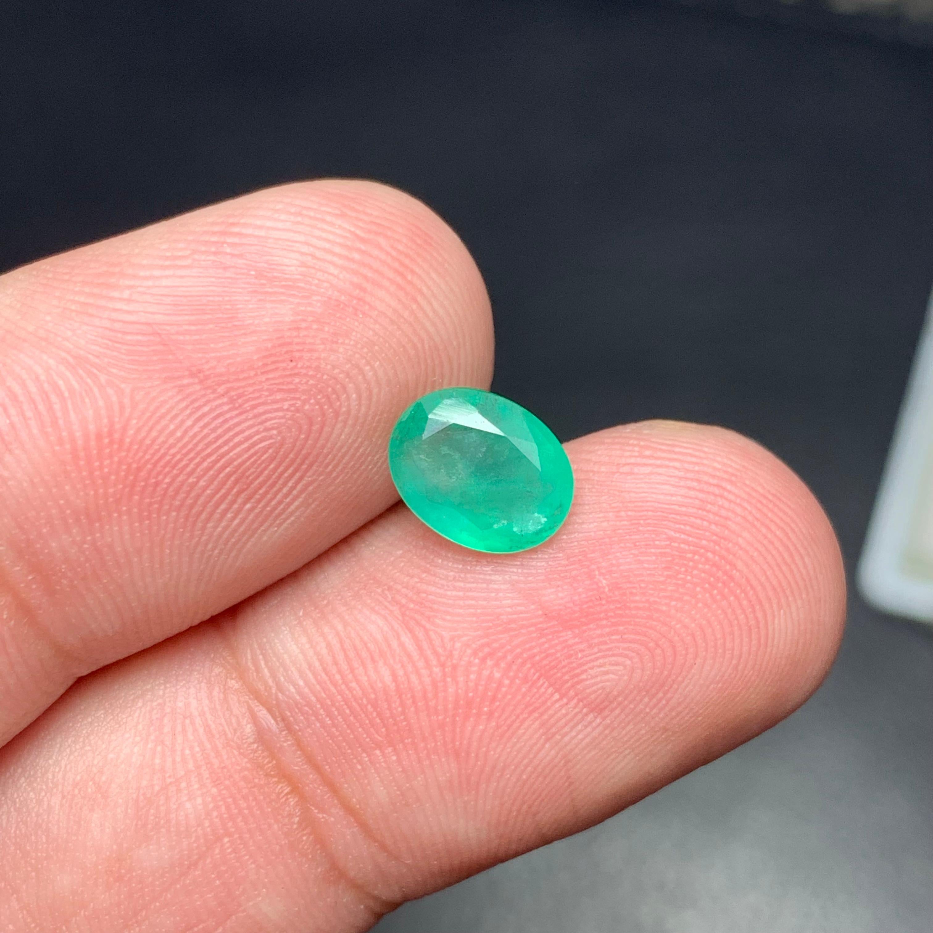 1.35 Carat Natural Loose Emerald Gemstone From Zambian Mine, Africa For Sale 3