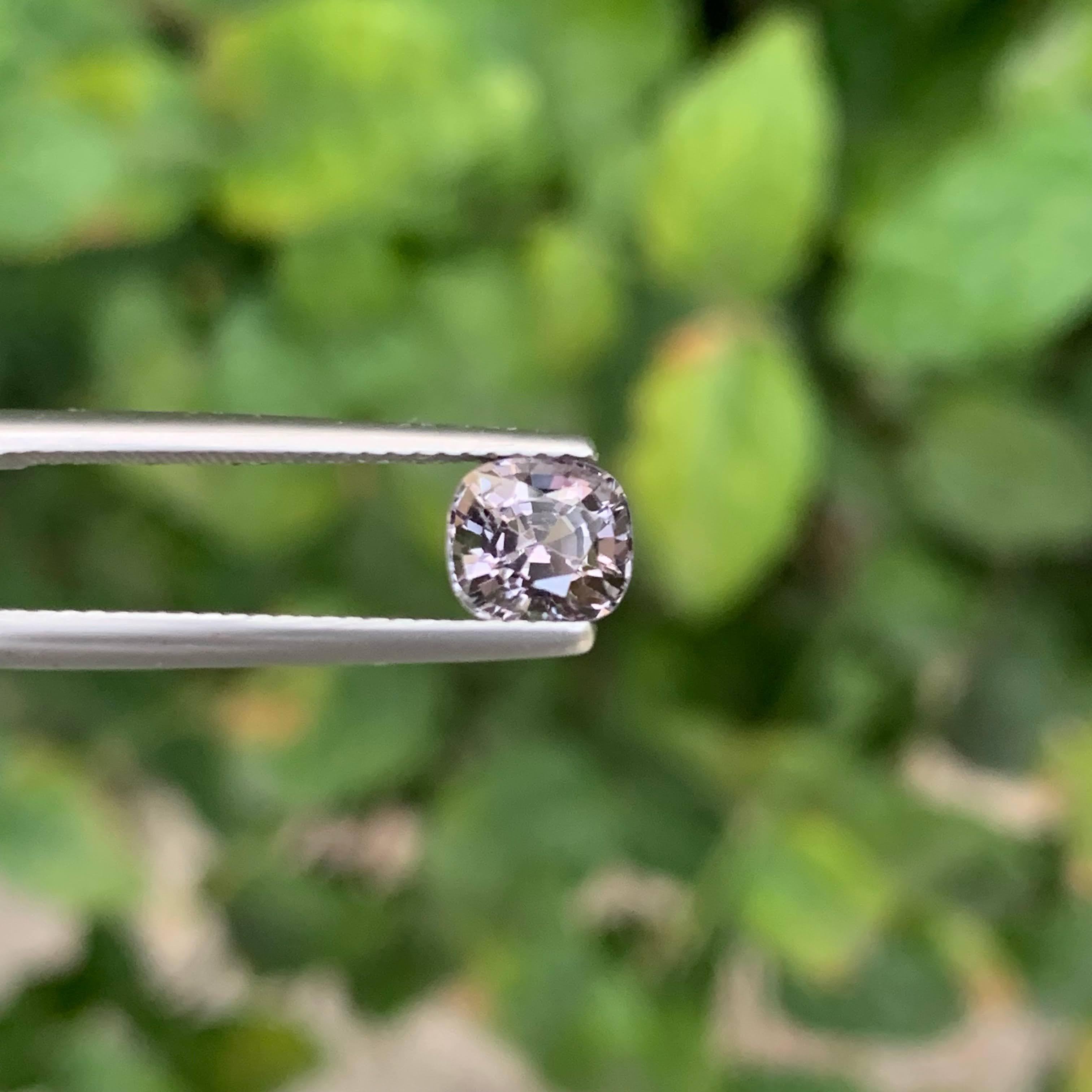 Taglio cuscino 1.35 carati di Spinello birmano grigio naturale sfuso, pietra preziosa tagliata a cuscino in vendita