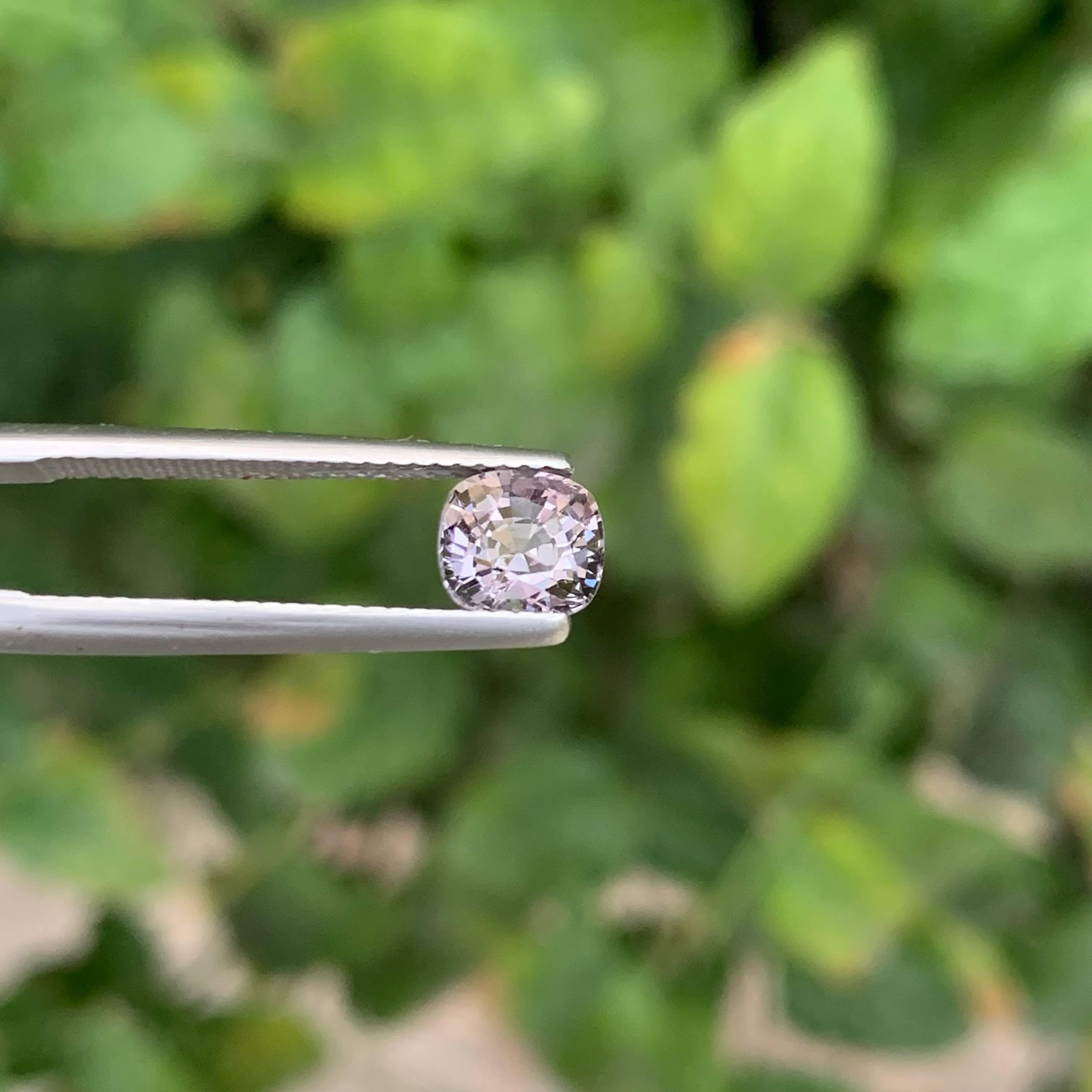 da uomo o donna 1.35 carati di Spinello birmano grigio naturale sfuso, pietra preziosa tagliata a cuscino in vendita