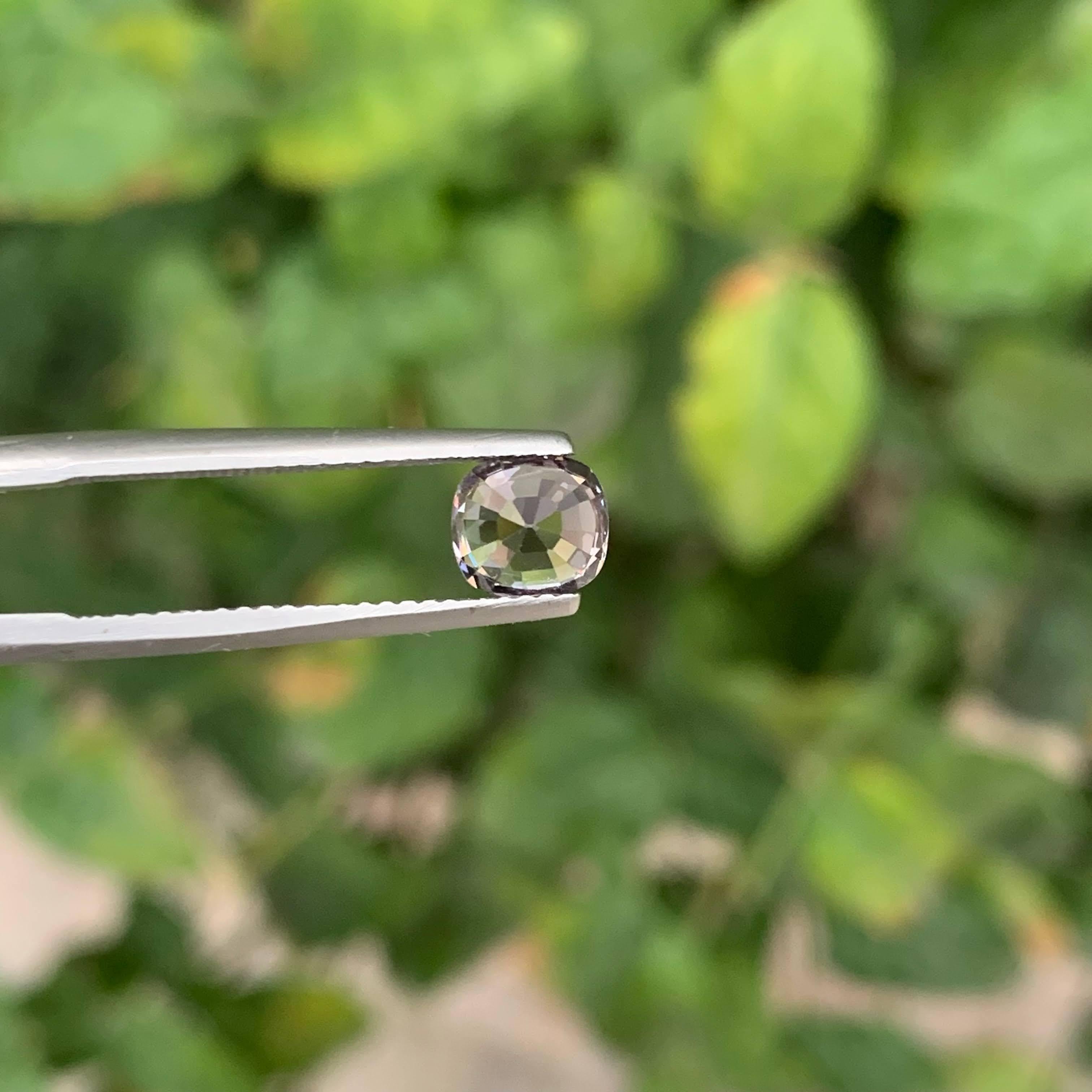 1.35 carati di Spinello birmano grigio naturale sfuso, pietra preziosa tagliata a cuscino in vendita 1