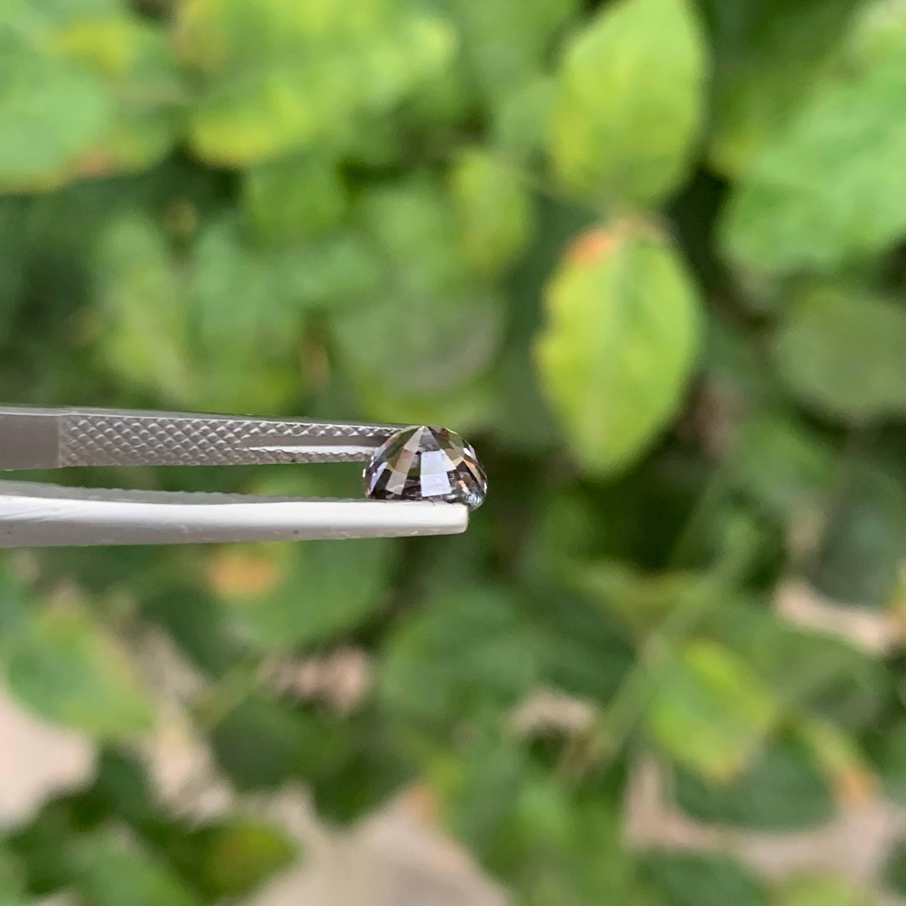 1.35 carati di Spinello birmano grigio naturale sfuso, pietra preziosa tagliata a cuscino in vendita 2