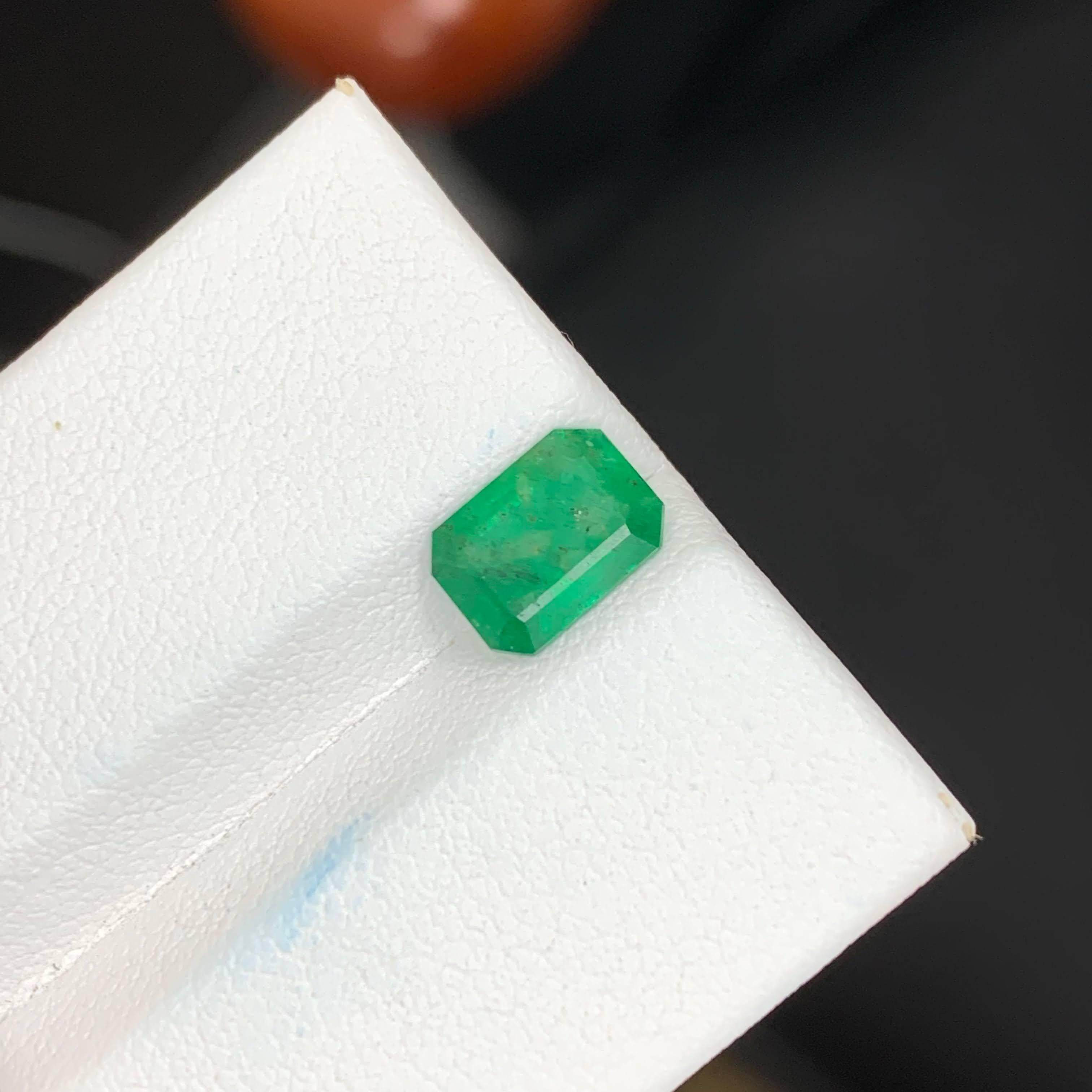 1.35 Carat Natural Loose Green Emerald Gemstone Emerald Cut From Swat Pakistan für Damen oder Herren im Angebot