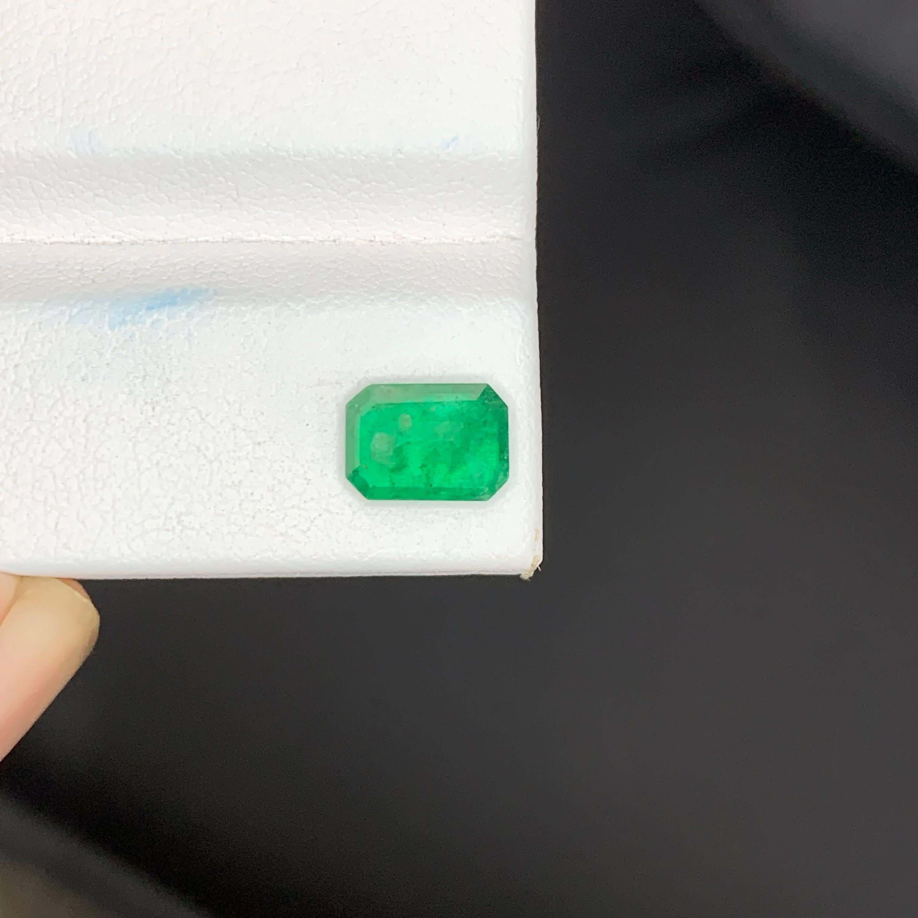 1.35 Carat Natural Loose Green Emerald Gemstone Emerald Cut From Swat Pakistan im Angebot 2