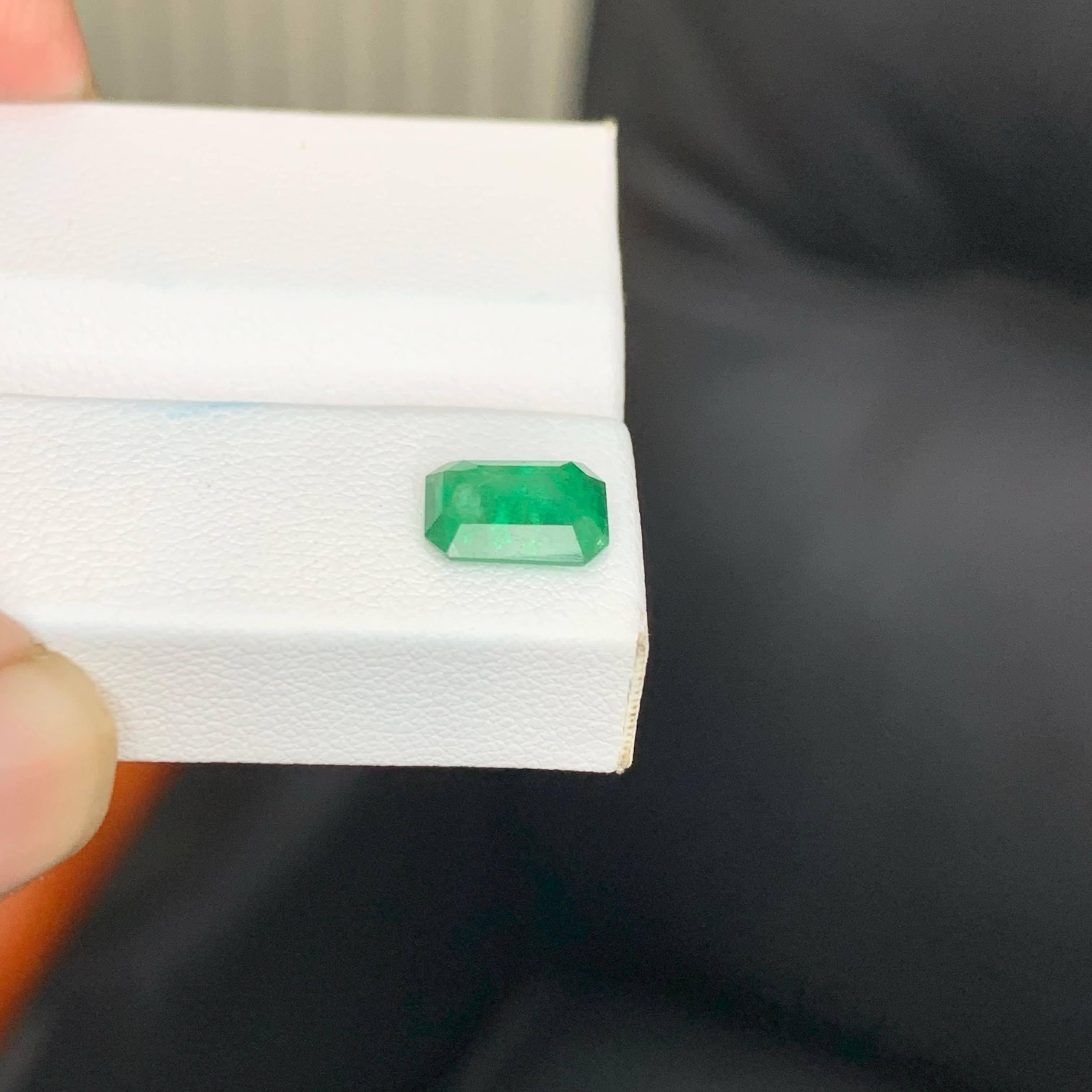 1.35 Carat Natural Loose Green Emerald Gemstone Emerald Cut From Swat Pakistan im Angebot 3